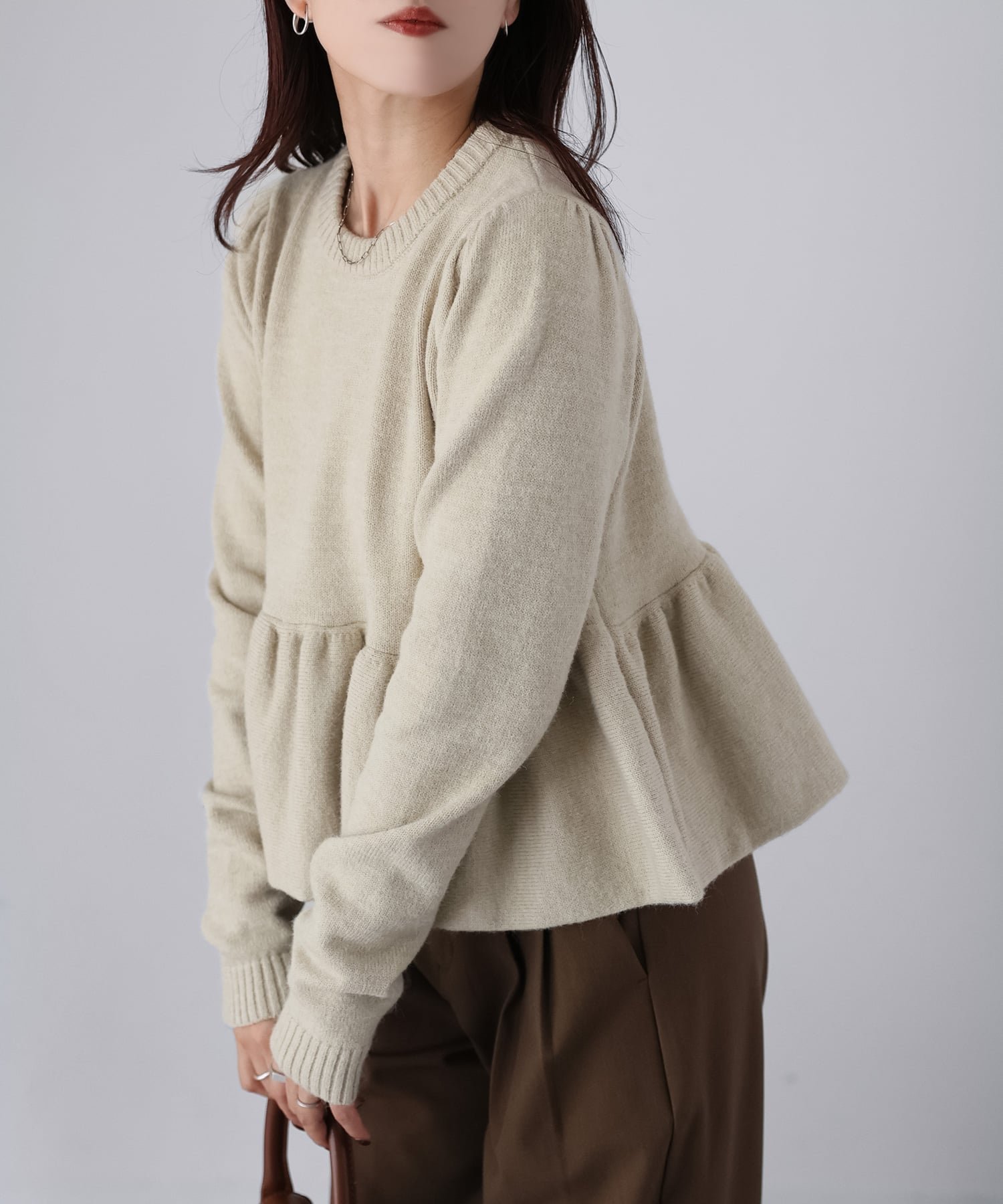 【リベリー/Riberry】の袖バルーンペプラムニットトップス インテリア・キッズ・メンズ・レディースファッション・服の通販 founy(ファニー) ファッション Fashion レディースファッション Fashion for Women トップス・カットソー Cut & Sew Tops ニット Knit Tops & Sweaters オケージョン Occasion Wear 春 Spring 秋 Autumn 切替 Switching, Contrast Panel シンプル Simple, Minimal スラックス Slacks, Dress Pants タイトスカート Pencil Skirt, Tight Skirt 長袖 Long Sleeve, Full Sleeve バランス Balance, Style Balance フォルム Silhouette, Form フリル Frill, Ruffle ペプラム Peplum, Flared Hem ワイド Wide, Wide Fit 冬 Winter / This Winter A/W・秋冬 Autumn/Winter 再入荷 Restock / Back in Stock おすすめ Recommended / Our Picks エレガント 上品 Elegant セレモニー Ceremony ベージュ|ID: prp329100004749051 ipo3291000000034602082