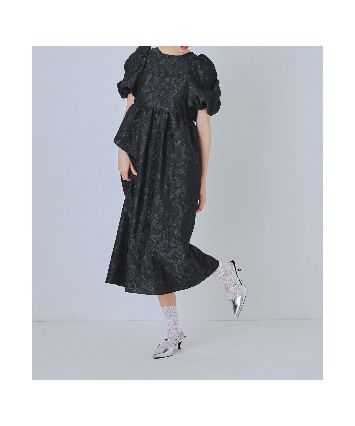 【ビーフラット/bflat】のバブルスリーブジャガードドレス マタニティ 妊婦 結婚式 二次会 成人式 同窓会 インテリア・キッズ・メンズ・レディースファッション・服の通販 founy(ファニー) 　ファッション　Fashion　レディースファッション　Fashion for Women　ワンピース　Dresses　フォーマル・パーティードレス・結婚式用ドレス　Elegant & Casual Dresses　アシンメトリー　Asymmetrical Style　ガーリー　Girly, Feminine Style　ギャザー　Gathered, Ruffled　ジャカード／ジャガード　Jacquard, Woven Pattern　スリーブ　Sleeve, Long Sleeve / Short Sleeve　ドレス　Dress, One-Piece　フリル　Frill, Ruffle　リゾート　Resort, Vacation Style　おすすめ　Recommended / Our Picks　結婚式　Wedding　披露宴　Wedding Reception　二次会　After Party　ブラック|ID: prp329100004749128 ipo3291000000034930471