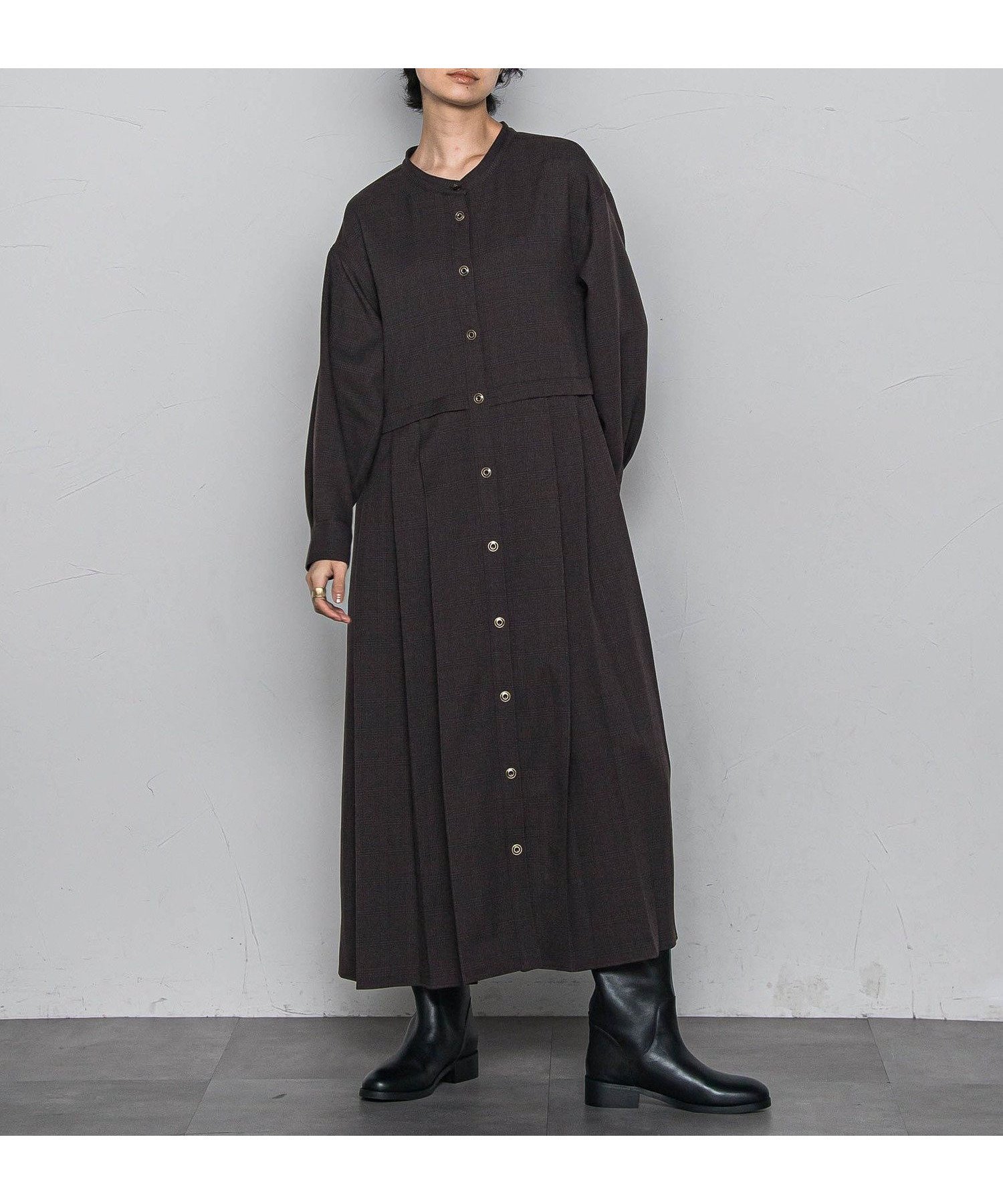【メイソングレイ/MAYSON GREY】のサイドプリーツシャツワンピース≪洗濯機で洗える≫ インテリア・キッズ・メンズ・レディースファッション・服の通販 founy(ファニー)  ファッション Fashion レディースファッション Fashion for Women ワンピース Dresses シャツワンピース / 1枚で着映えコーデ Shirt Dresses アンティーク Antique-Inspired インナー Innerwear 洗える Machine Washable 秋 Autumn クラシカル Classical, Vintage-Inspired ストレッチ Stretch, Stretchy Fabric スニーカー Sneakers, Trainers タートル Turtleneck, Turtle Collar チェック Check, Plaid, Tartan ツイル Twist, Twisted Detail 長袖 Long Sleeve, Full Sleeve パターン Pattern, Design Print ファブリック Fabric, Textile プリーツ Pleats, Pleated ベスト Vest, Waistcoat ポケット Pocket, Pocket Detail メタル Metal, Metal Parts 無地 Plain, Solid Color A/W・秋冬 Autumn/Winter エレガント 上品 Elegant 2025年 2025 2025-2026秋冬・A/W Autumn/Winter 2025–26 AW25–26 ブラウン系その他|ID: prp329100004749172 ipo3291000000034341121