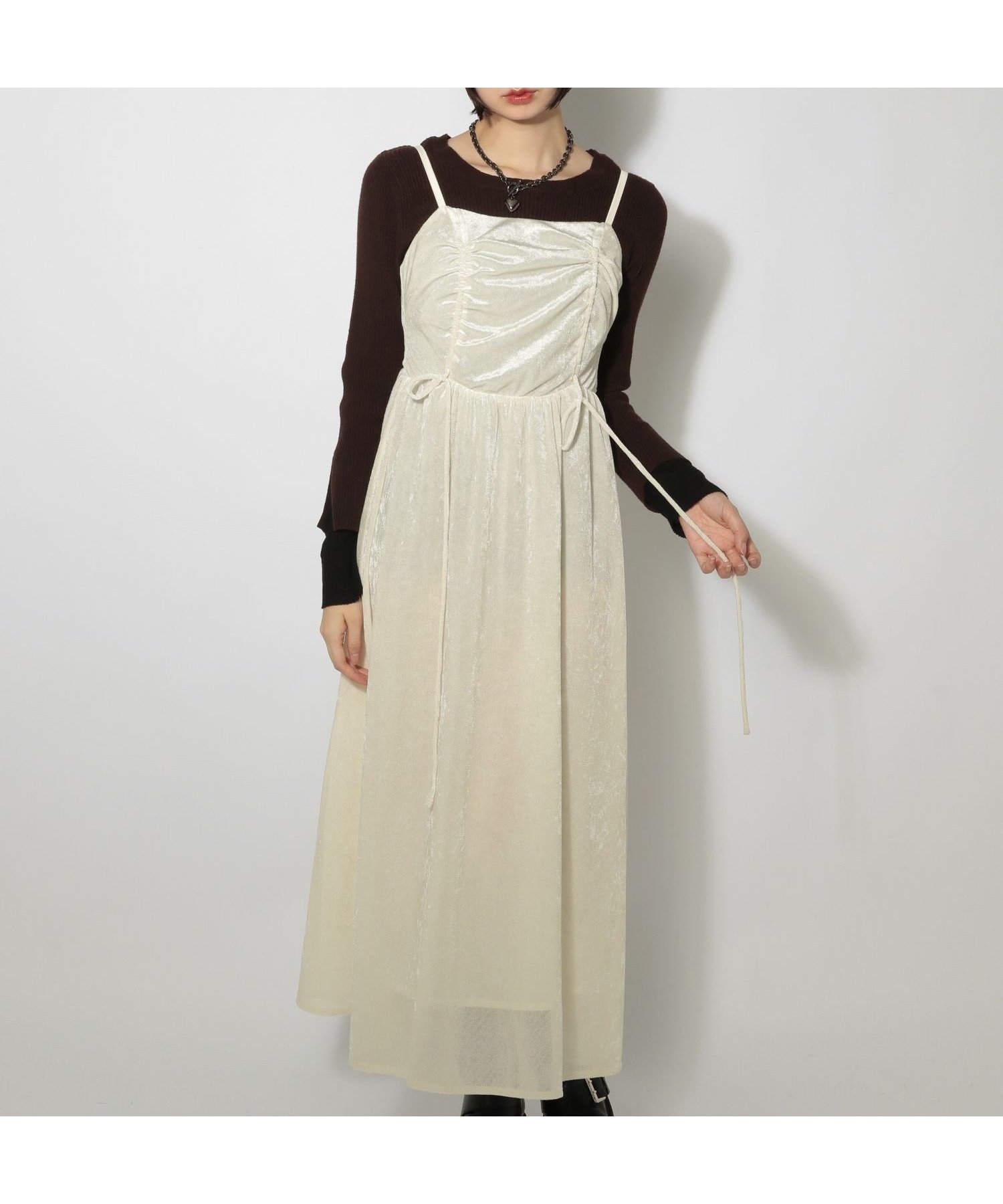 【ページボーイ/PAGEBOY】のシャーリングベロアキャミワンピース インテリア・キッズ・メンズ・レディースファッション・服の通販 founy(ファニー) 　ファッション　Fashion　レディースファッション　Fashion for Women　ワンピース　Dresses　キャミソールワンピース　Camisole Dresses　インナー　Innerwear　厚底　Platform Shoes　カーディガン　Cardigan, Knitwear　キャミソール　Camisole, Spaghetti Strap Top　シューズ　Shoes, Footwear　スウェット / スエット　Sweatshirt, Sweatwear　タートルネック　Turtleneck, High Neck　ダウン　Down, Puffer　トレンド　Trend, Trending Now　ベロア　Velour, Soft Velvet　A/W・秋冬　Autumn/Winter　エレガント 上品　Elegant　オフホワイト05|ID: prp329100004749210 ipo3291000000034589644
