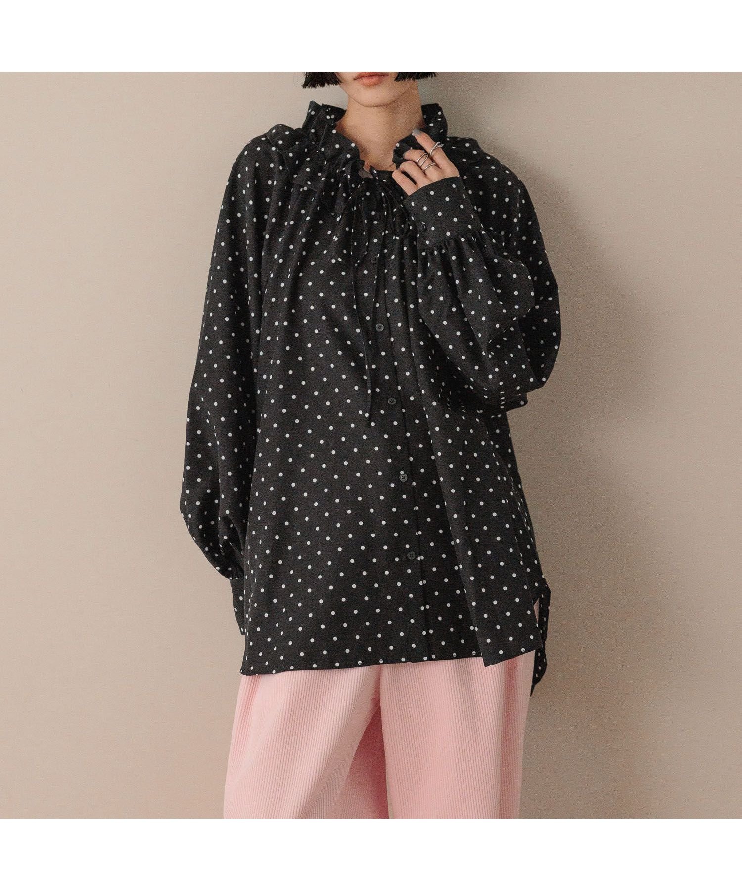 【ローリーズファーム/LOWRYS FARM】のスタンドフリルブラウス インテリア・キッズ・メンズ・レディースファッション・服の通販 founy(ファニー) 　ファッション　Fashion　レディースファッション　Fashion for Women　トップス・カットソー　Cut & Sew Tops　シャツ・ブラウス・オフィスカジュアル　Elegant Blouses & Button-Ups　インナー　Innerwear　カーディガン　Cardigan, Knitwear　ギャザー　Gathered, Ruffled　ジャケット　Jacket, Outerwear　スウェット / スエット　Sweatshirt, Sweatwear　フリル　Frill, Ruffle　フロント　Front, Front Design　リボン　Ribbon, Bow　ドット|ID: prp329100004749249 ipo3291000000034645061