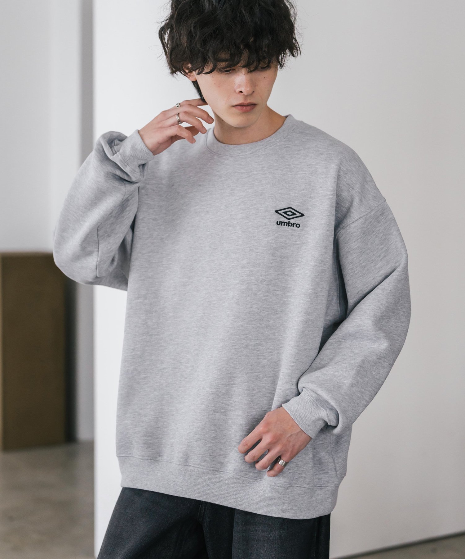 【ロッキーモンロー/Rocky Monroe】のUMBRO 別注コラボオーバーサイズ裏起毛ロゴ刺繍クルーネックスウェット インテリア・キッズ・メンズ・レディースファッション・服の通販 founy(ファニー) ファッション Fashion レディースファッション Fashion for Women トップス・カットソー Cut & Sew Tops レディースパーカー・カジュアルフーディー Casual Hoodies & Sweatshirts スウェット・クルーネックトップス Sweatshirts & Crewnecks / Relaxed Fit Sweat Tops インナー Innerwear コラボ Collaboration, Collab 切替 Switching, Contrast Panel スウェット / スエット Sweatshirt, Sweatwear スポーツ Sports, Activewear バランス Balance, Style Balance 別注 Limited Edition, Custom Order メンズ Men's, Menswear リラックス Relax, Relaxed Fit ワイド Wide, Wide Fit 再入荷 Restock / Back in Stock おすすめ Recommended / Our Picks 杢グレー|ID: prp329100004749251 ipo3291000000034882997