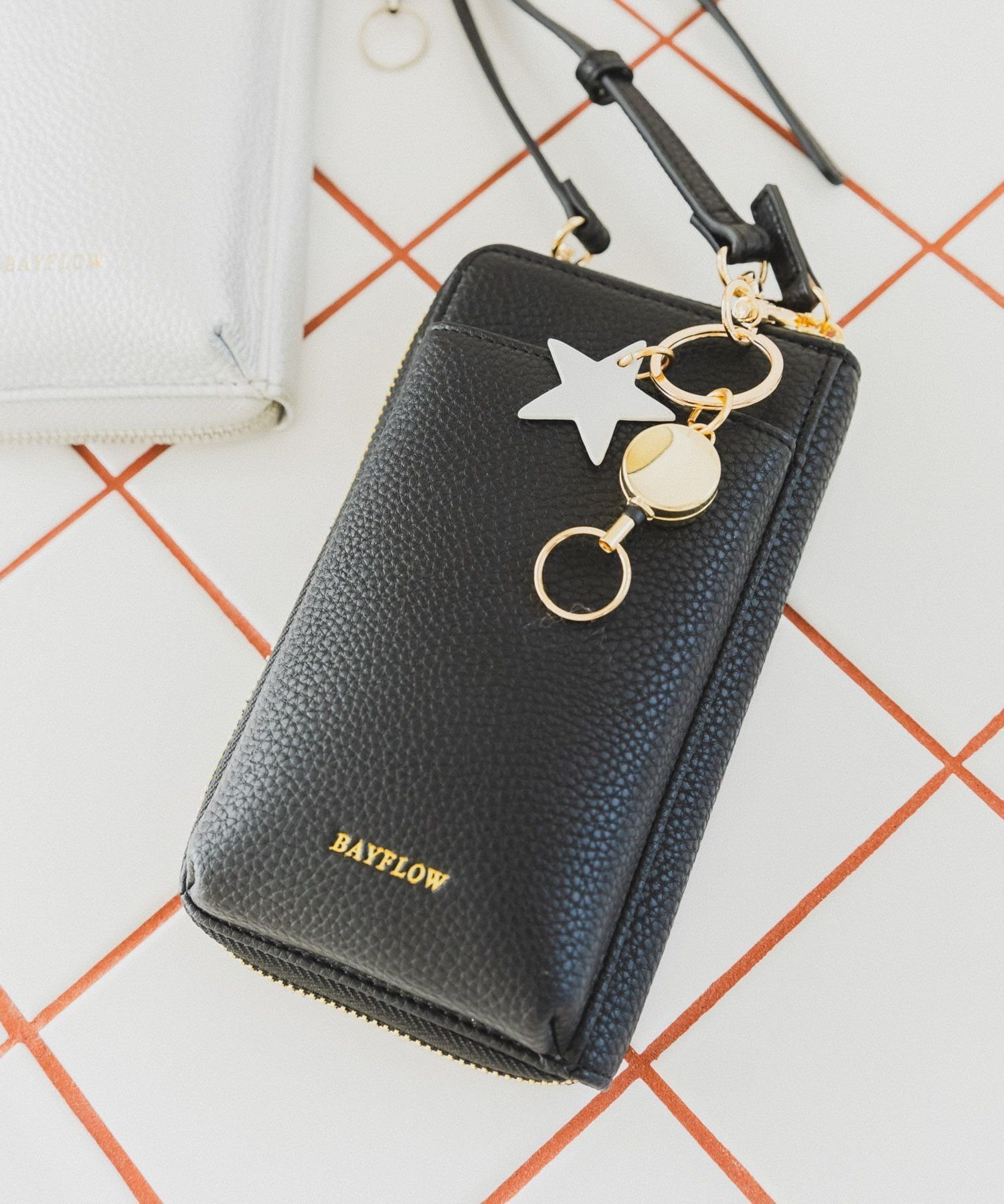 【ベイフロー/BAYFLOW】のスマホとお財布がこれひとつに♪ 多機能キースターミニウォレットショルダー2 インテリア・キッズ・メンズ・レディースファッション・服の通販 founy(ファニー) 　ファッション　Fashion　レディースファッション　Fashion for Women　ミニ財布・二つ折り財布　Wallets & Card Cases　ウォレット　Wallet　コンパクト　Compact, Small Size　スマホ　Smartphone, Mobile Device　ポケット　Pocket, Pocket Detail　財布　Wallet, Purse　軽量　Lightweight, Ultra Light　ブラック19|ID: prp329100004749293 ipo3291000000035014378