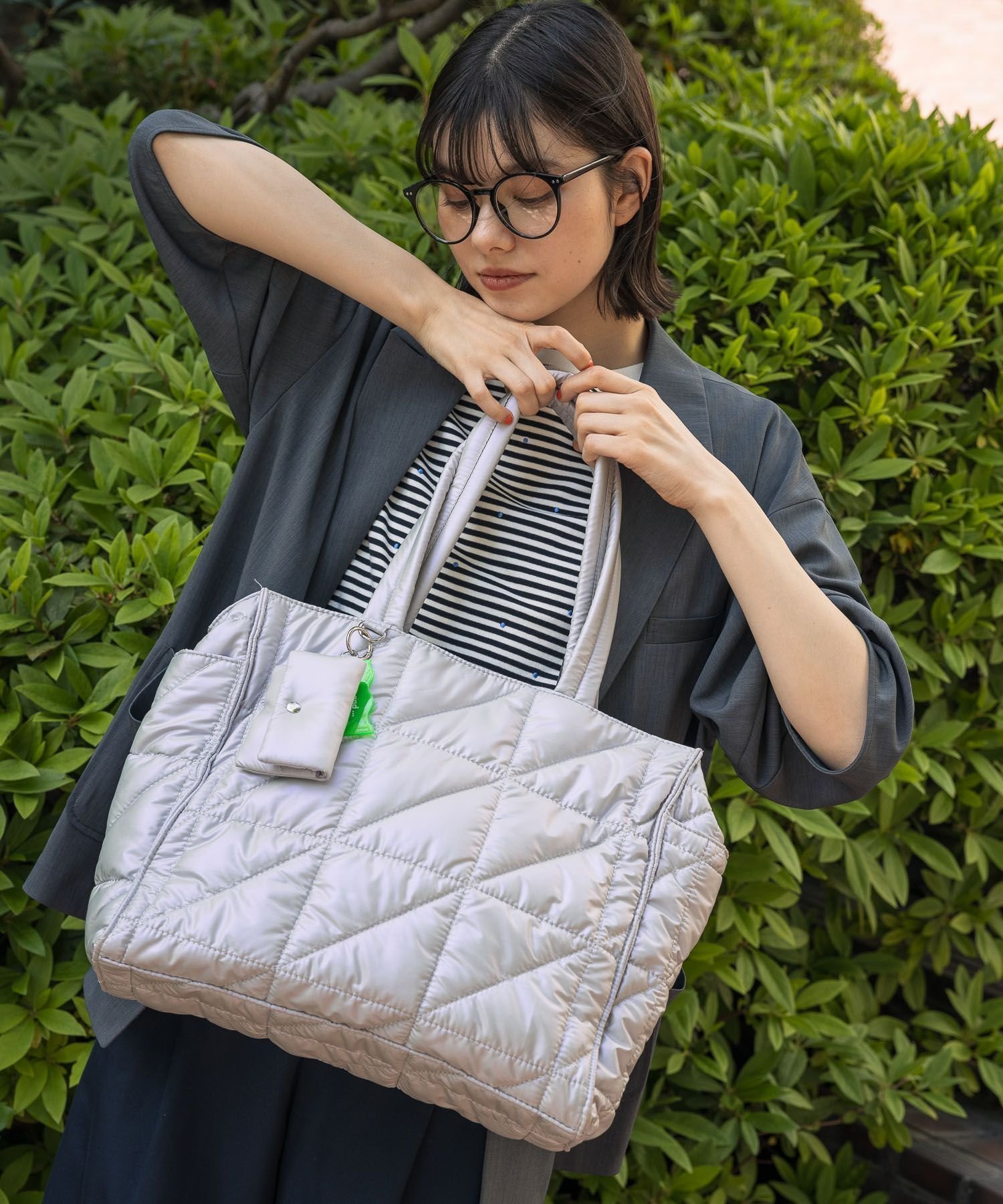 【ニコアンド/niko and】のオリジナル2WAYキルトトートバッグM_N インテリア・キッズ・メンズ・レディースファッション・服の通販 founy(ファニー)  ファッション Fashion レディースファッション Fashion for Women バッグ Bags おすすめ Recommended / Our Picks キルティング Quilted, Quilting コンパクト Compact, Small Size ショルダー Shoulder, Shoulder Strap チャーム Charm, Pendant ポケット Pocket, Pocket Detail 傘 Umbrella, Parasol 旅行 Travel ビジネス 仕事 通勤 Business / Work / Commuting シルバー|ID: prp329100004749300 ipo3291000000034341829