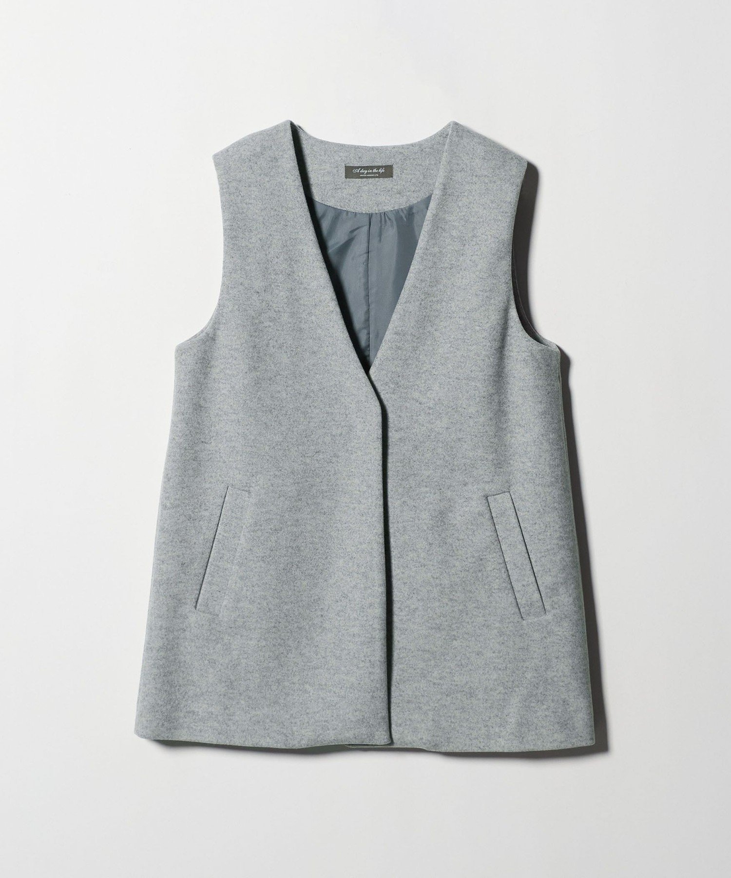 【ユナイテッドアローズ/UNITED ARROWS】のニットメルトン ミドルジレ A DAY IN THE LIFE インテリア・キッズ・メンズ・レディースファッション・服の通販 founy(ファニー) 　ファッション　Fashion　レディースファッション　Fashion for Women　アウター　Coat / Outerwear Collection　トップス・カットソー　Cut & Sew Tops　ニット　Knit Tops & Sweaters　ベスト&ジレ / 重ね着スタイル　Vests & Gilets　カーディガン　Cardigan, Knitwear　ショート　Short, Short Length　シンプル　Simple, Minimal　スラックス　Slacks, Dress Pants　トレンド　Trend, Trending Now　バランス　Balance, Style Balance　ミドル　Middle Length, Mid Height　メルトン　Melton, Heavy Wool　アウトレット　Outlet / Clearance　ビジネス 仕事 通勤　Business / Work / Commuting　LT.GRAY|ID: prp329100004749598 ipo3291000000034513608