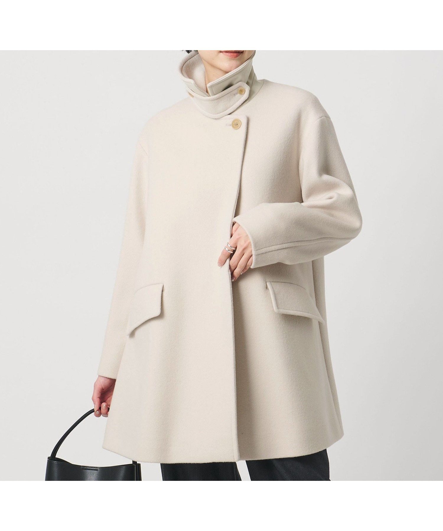 【ユナイテッドアローズ/UNITED ARROWS】の2WAYカラー ミドルコート インテリア・キッズ・メンズ・レディースファッション・服の通販 founy(ファニー) 　ファッション　Fashion　レディースファッション　Fashion for Women　アウター　Coat / Outerwear Collection　コート・ロングコート・ピーコート　Long Coats, Peacoats & More　コンパクト　Compact, Small Size　ショルダー　Shoulder, Shoulder Strap　シンプル　Simple, Minimal　スタンド　Stand Collar, Upright Stand　トレンド　Trend, Trending Now　ドロップ　Drop Shoulder, Dropped Style　フラップ　Flap, Flap Pocket　ポケット　Pocket, Pocket Detail　ミドル　Middle Length, Mid Height　ミニスカート　Mini Skirt, Short Skirt　ロング　Long, Long-Length　おすすめ　Recommended / Our Picks　エレガント 上品　Elegant　OFF WHITE|ID: prp329100004749929 ipo3291000000035035518