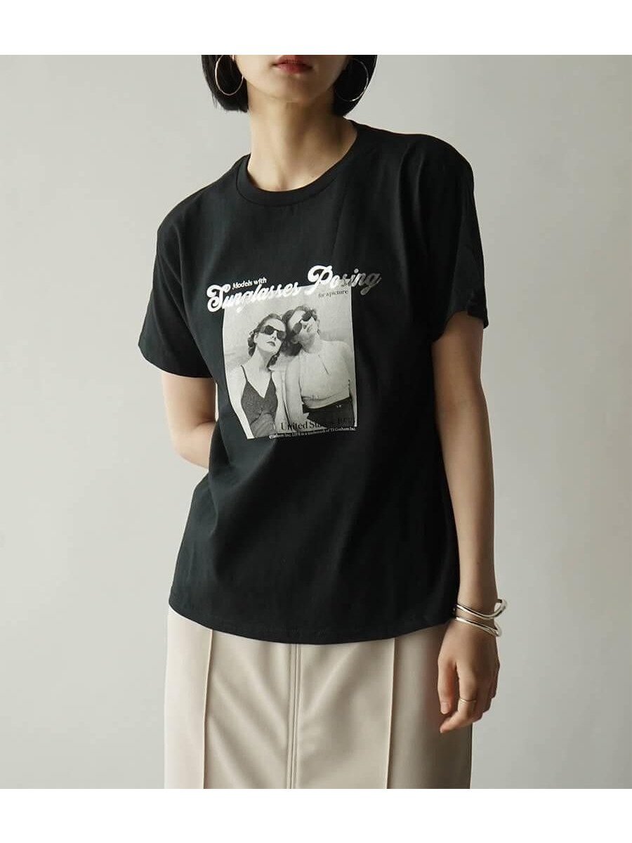 【ラシュッド/LASUD】のグラフィックTシャツ(SUNGLASSES POSING) インテリア・キッズ・メンズ・レディースファッション・服の通販 founy(ファニー) 　ファッション　Fashion　レディースファッション　Fashion for Women　トップス・カットソー　Cut & Sew Tops　シャツ・ブラウス・オフィスカジュアル　Elegant Blouses & Button-Ups　ロングTシャツ・Tシャツ　Longline T-Shirts & Tees　サングラス&メガネ　Sunglasses & Eyewear　グラフィック　Graphic, Graphic Design　コレクション　Collection, Seasonal Line　バランス　Balance, Style Balance　雑誌　Magazine, Fashion Magazine　ブラック|ID: prp329100004749975 ipo3291000000034380843