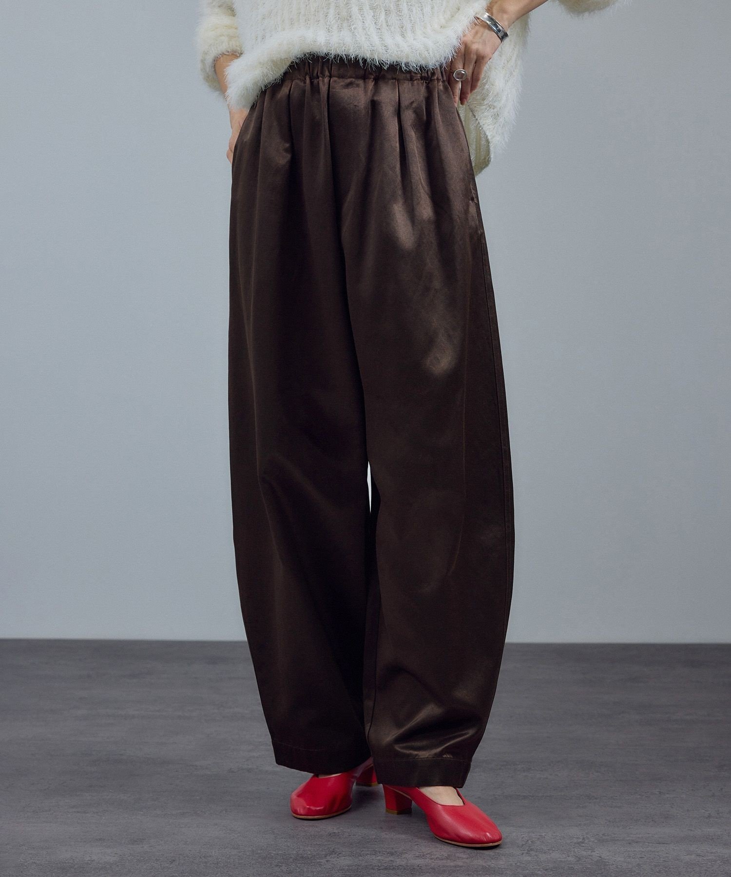 【サロン アダム エ ロペ/SALON adam et rope'】のサテンフェードイージーカーヴィーパンツ インテリア・キッズ・メンズ・レディースファッション・服の通販 founy(ファニー) ファッション Fashion レディースファッション Fashion for Women パンツ Pants & Trousers ウォッシュ Washed Finish クロップド Cropped, Short Length サテン Satin, Glossy Fabric シンプル Simple, Minimal バランス Balance, Style Balance ポケット Pocket, Pocket Detail リラックス Relax, Relaxed Fit 冬 Winter / This Winter おすすめ Recommended / Our Picks エレガント 上品 Elegant ブラウン系(23)|ID: prp329100004750387 ipo3291000000034568074