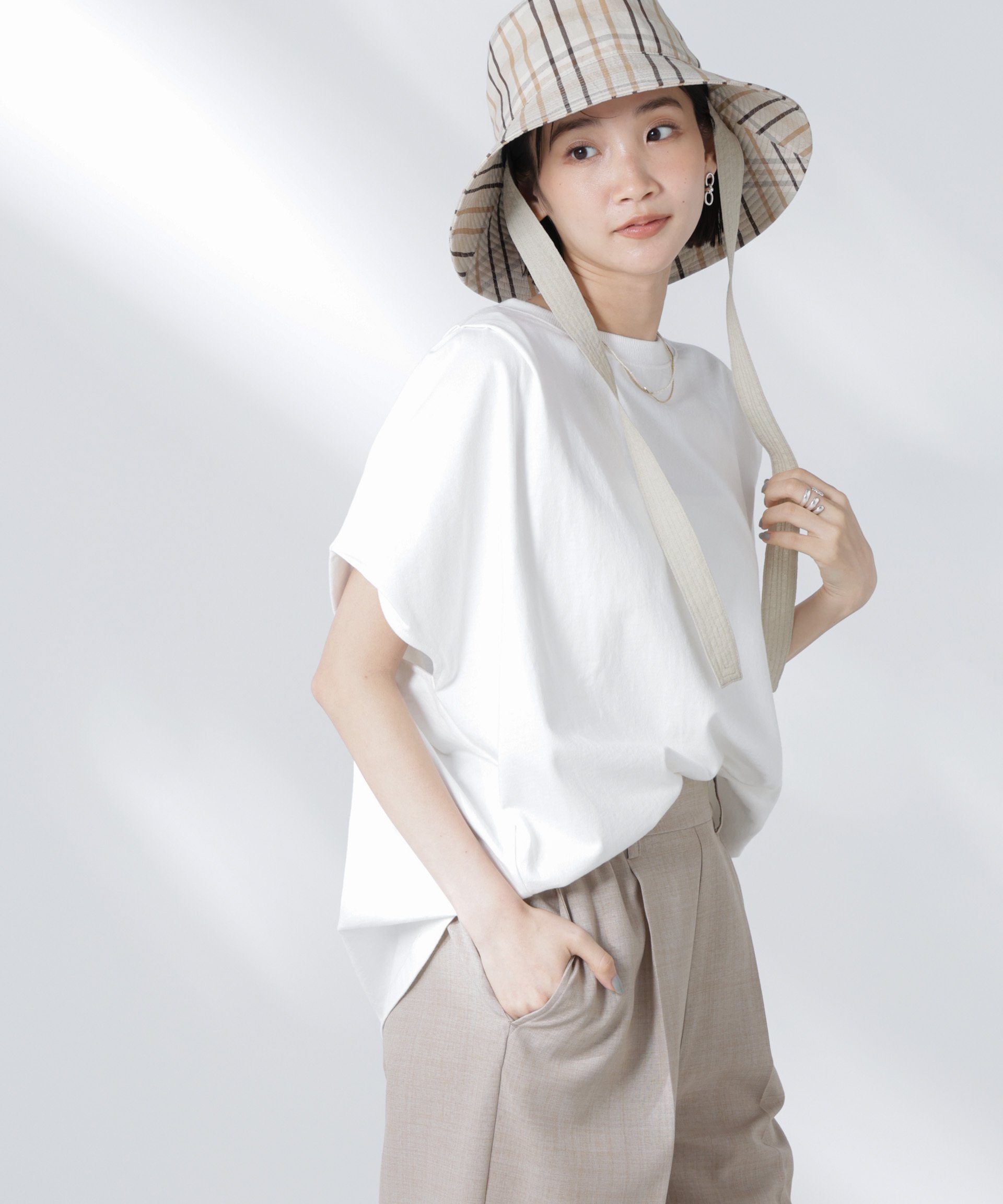 【ナノ ユニバース/nano universe】の変形スリーブカットトップス インテリア・キッズ・メンズ・レディースファッション・服の通販 founy(ファニー)  ファッション Fashion レディースファッション Fashion for Women トップス・カットソー Cut & Sew Tops 春 Spring カットソー Cut and Sewn Top サンダル Sandals, Summer Shoes デニム Denim, Jeans Material 定番 Standard, Basic Item ボトム Bottoms, Lower Wear リラックス Relax, Relaxed Fit おすすめ Recommended / Our Picks 夏 Summer ビジネス 仕事 通勤 Business / Work / Commuting 2025年 2025 2025春夏・S/S Spring/Summer 2025 SS25 ホワイト|ID: prp329100004750545 ipo3291000000034350056