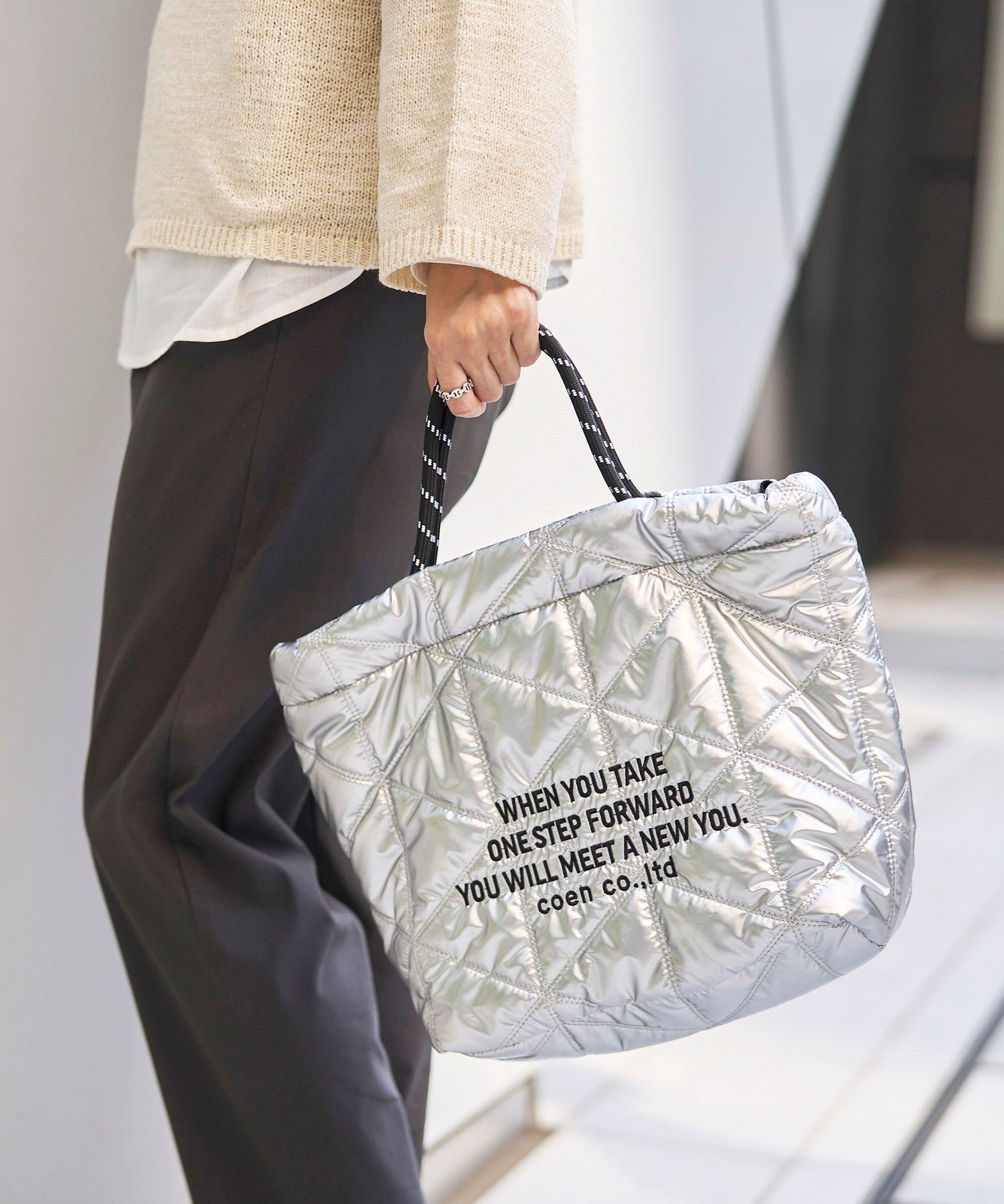 【コーエン/COEN】のロゴ刺繍キカキルトショルダーバッグ(Mサイズ) 人気、トレンドファッション・服の通販 founy(ファニー) 　ファッション　Fashion　レディースファッション　Fashion for Women　キルト　Quilt, Quilted Fabric　ショルダー　Shoulder, Shoulder Strap　ポケット　Pocket, Pocket Detail　人気　Popular, Best Seller　ビジネス 仕事 通勤　Business / Work / Commuting　 other-1|ID: prp329100004750635 ipo3291000000034428985