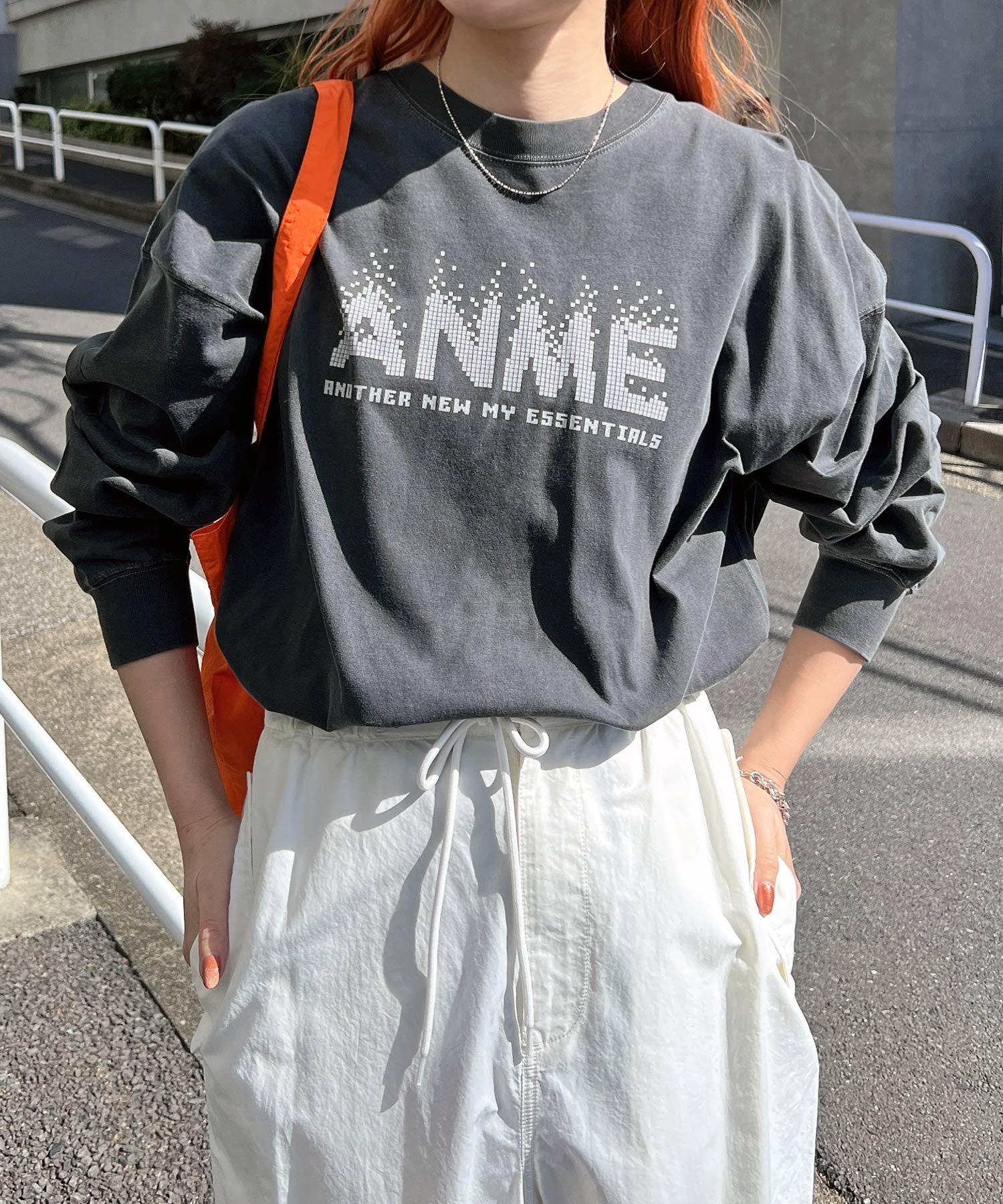 【アンドミー/andme】のANME ピクセル ロゴ プリント 長袖 Tシャツ ANME アンメ インテリア・キッズ・メンズ・レディースファッション・服の通販 founy(ファニー) 　ファッション　Fashion　レディースファッション　Fashion for Women　トップス・カットソー　Cut & Sew Tops　シャツ・ブラウス・オフィスカジュアル　Elegant Blouses & Button-Ups　ロングTシャツ・Tシャツ　Longline T-Shirts & Tees　ヴィンテージ　Vintage Style　長袖　Long Sleeve, Full Sleeve　プリント　Print, Printed Pattern　ブラック×オフピグメント|ID: prp329100004750719 ipo3291000000034478361