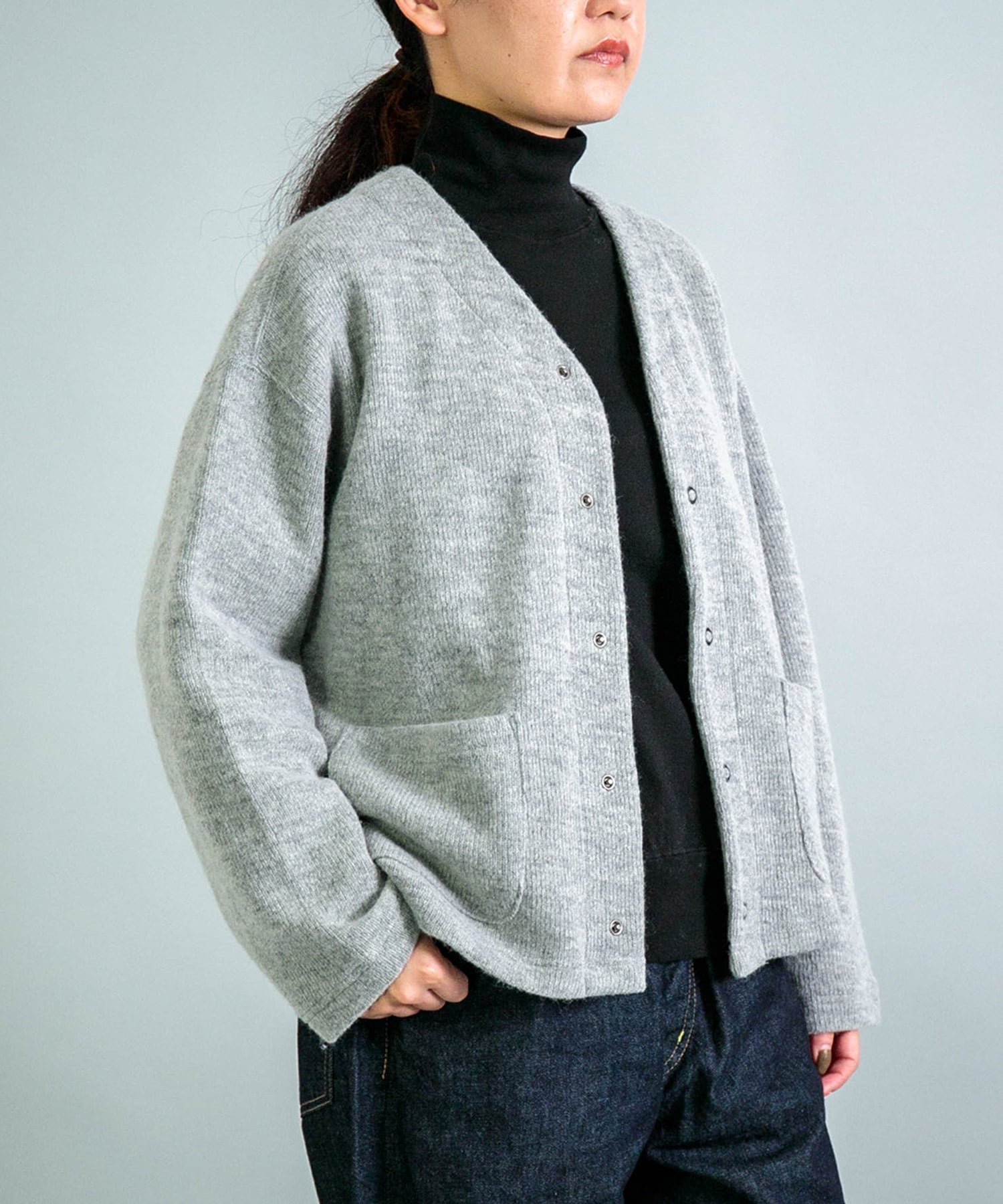 【ドミンゴ/DOMINGO】の接結ウール Vネックカーディガン インテリア・キッズ・メンズ・レディースファッション・服の通販 founy(ファニー) 　ファッション　Fashion　レディースファッション　Fashion for Women　トップス・カットソー　Cut & Sew Tops　カーディガン・羽織り　Layered Style Cardigans　Vネックトップス　V-Neck Tops / V-Cut Neckline Shirts　インナー　Innerwear　カットソー　Cut and Sewn Top　カーディガン　Cardigan, Knitwear　シンプル　Simple, Minimal　ダブル　Double, Double-Breasted　フェイス　Face, Facial Design　リラックス　Relax, Relaxed Fit　A/W・秋冬　Autumn/Winter　グレー|ID: prp329100004750721 ipo3291000000035226903