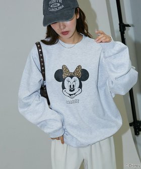 【フリークスストア/FREAK'S STORE】の別注 MINNIE MOUSE GRAPHIC SWEAT /ディズニー ミニーマウス プリント裏起毛スウェット 25AW 人気、トレンドファッション・服の通販 founy(ファニー) ファッション Fashion レディースファッション Fashion for Women トップス・カットソー Cut & Sew Tops レディースパーカー・カジュアルフーディー Casual Hoodies & Sweatshirts スウェット・クルーネックトップス Sweatshirts & Crewnecks / Relaxed Fit Sweat Tops 2025年 2025 2025-2026秋冬・A/W Autumn/Winter 2025–26 AW25–26 冬 Winter / This Winter おすすめ Recommended / Our Picks グラフィック Graphic, Graphic Design スウェット / スエット Sweatshirt, Sweatwear ヒョウ Leopard, Animal Print フロント Front, Front Design プリント Print, Printed Pattern リボン Ribbon, Bow 別注 Limited Edition, Custom Order A/W・秋冬 Autumn/Winter |ID:prp329100004750739