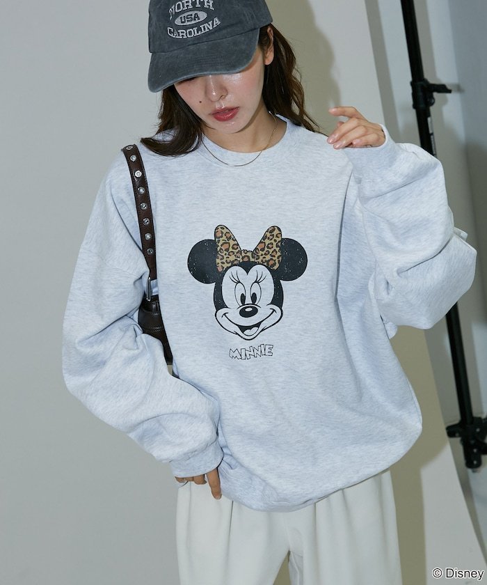 【フリークスストア/FREAK'S STORE】の別注 MINNIE MOUSE GRAPHIC SWEAT /ディズニー ミニーマウス プリント裏起毛スウェット 25AW インテリア・キッズ・メンズ・レディースファッション・服の通販 founy(ファニー)  ファッション Fashion レディースファッション Fashion for Women トップス・カットソー Cut & Sew Tops レディースパーカー・カジュアルフーディー Casual Hoodies & Sweatshirts スウェット・クルーネックトップス Sweatshirts & Crewnecks / Relaxed Fit Sweat Tops 2025年 2025 2025-2026秋冬・A/W Autumn/Winter 2025–26 AW25–26 冬 Winter / This Winter おすすめ Recommended / Our Picks グラフィック Graphic, Graphic Design スウェット / スエット Sweatshirt, Sweatwear ヒョウ Leopard, Animal Print フロント Front, Front Design プリント Print, Printed Pattern リボン Ribbon, Bow 別注 Limited Edition, Custom Order A/W・秋冬 Autumn/Winter ライトグレー|ID: prp329100004750739 ipo3291000000034412350