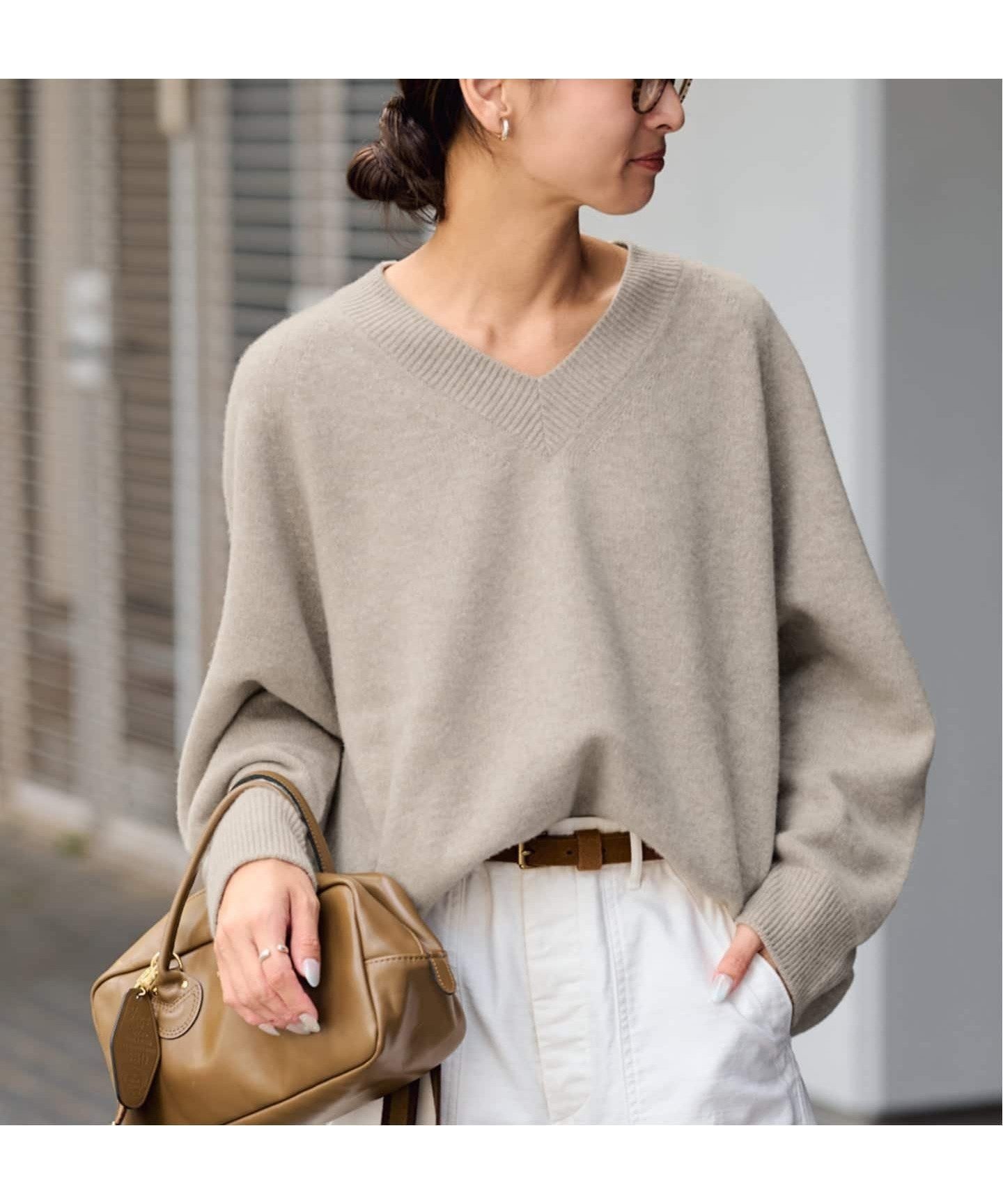 【フレームワーク/FRAMeWORK】のラグランスリーブ Vネックプルオーバー インテリア・キッズ・メンズ・レディースファッション・服の通販 founy(ファニー) 　ファッション　Fashion　レディースファッション　Fashion for Women　トップス・カットソー　Cut & Sew Tops　カジュアルプルオーバー・ニットトップス　Pullovers & Knit Tops / Casual Pullovers　Vネックトップス　V-Neck Tops / V-Cut Neckline Shirts　スリーブ　Sleeve, Long Sleeve / Short Sleeve　デニム　Denim, Jeans Material　リラックス　Relax, Relaxed Fit　ワイド　Wide, Wide Fit　ベージュ|ID: prp329100004750837 ipo3291000000034603736