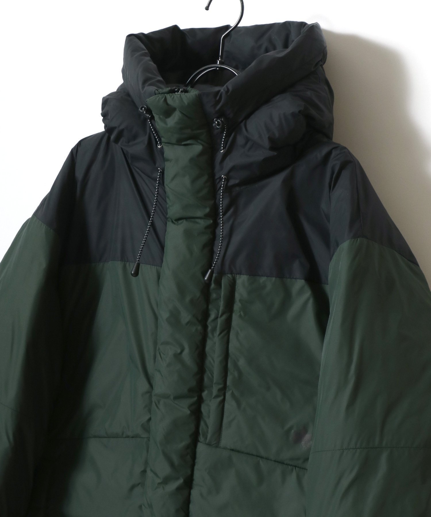 【ラザル/LAZAR / MEN】のファイバーダウンジャケット 中綿ブルゾン メンズ 切替え 撥水 加工 アウター インテリア・キッズ・メンズ・レディースファッション・服の通販 founy(ファニー)  ファッション Fashion メンズファッション Fashion for Men アウター Men's Coats Outerwear ブルゾンジャケット / カジュアルアウター Bomber Jackets & Blousons アウトドア Outdoor Clothing カーゴパンツ Cargo Pants, Utility Pants キャップ Cap, Baseball Cap キルティング Quilted, Quilting クラシカル Classical, Vintage-Inspired ジャケット Jacket, Outerwear ストライプ Stripe, Striped Pattern スニーカー Sneakers, Trainers スポーツ Sports, Activewear スラックス Slacks, Dress Pants センター Center, Center Line セーター Sweater, Knitwear ダウン Down, Puffer デニム Denim, Jeans Material トレンド Trend, Trending Now 定番 Standard, Basic Item 人気 Popular, Best Seller パーカー Hoodie, Parka ビッグ Big, Oversized フレア Flare, Flared ブルゾン Blouson, Bomber Jacket ベスト Vest, Waistcoat ベーシック Basic, Essential 防寒 Cold Protection, Winter-Ready ミリタリー Military, Army Style メンズ Men's, Menswear グリーン系その他2|ID: prp329100004750886 ipo3291000000034352444