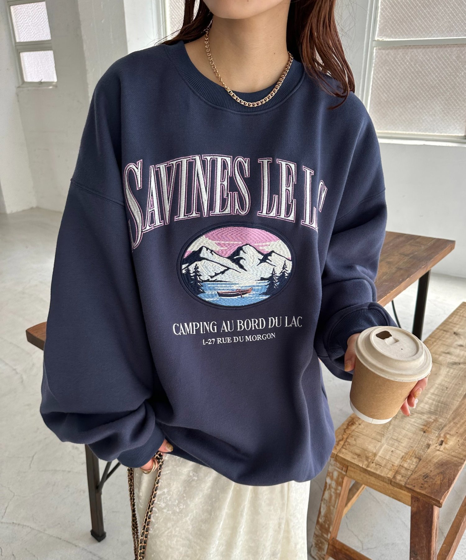 【ディスコート/Discoat】の【WEB限定】スーベニアマウンテン刺繍スウェット《ユニセックス》 インテリア・キッズ・メンズ・レディースファッション・服の通販 founy(ファニー) ファッション Fashion レディースファッション Fashion for Women トップス・カットソー Cut & Sew Tops レディースパーカー・カジュアルフーディー Casual Hoodies & Sweatshirts スウェット・クルーネックトップス Sweatshirts & Crewnecks / Relaxed Fit Sweat Tops おすすめ Recommended / Our Picks スウェット / スエット Sweatshirt, Sweatwear スリーブ Sleeve, Long Sleeve / Short Sleeve ビッグ Big, Oversized フランス France, French フロント Front, Front Design モチーフ Motif, Design Theme 人気 Popular, Best Seller 春 Spring 秋 Autumn ネイビー|ID: prp329100004751419 ipo3291000000034590660