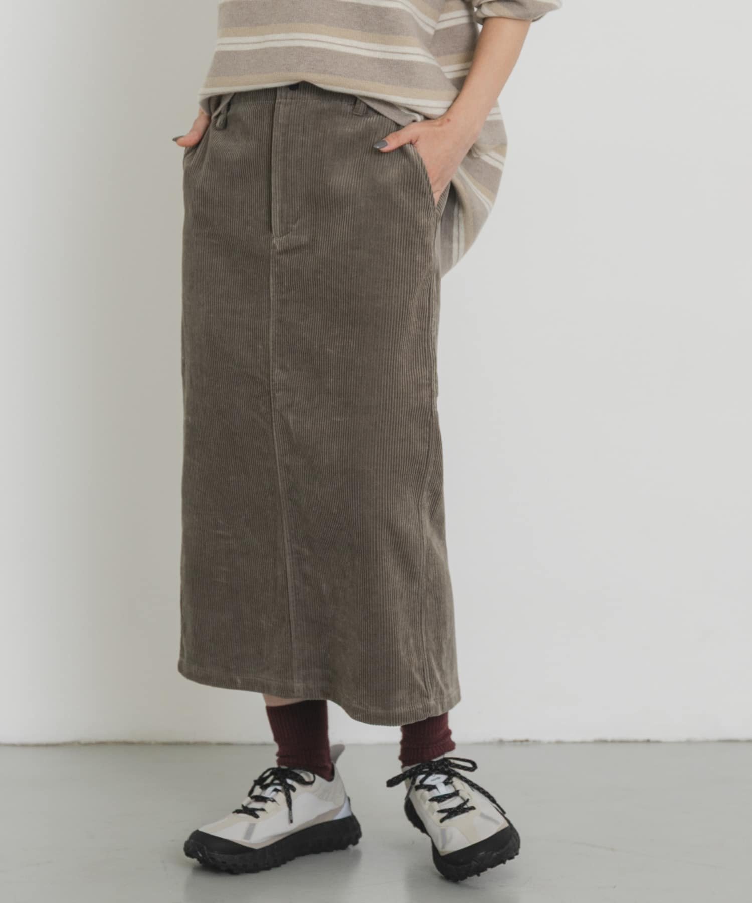 【アーバンリサーチ ドアーズ/URBAN RESEARCH DOORS】の『UR TECH』コーデュロイストレートスカート インテリア・キッズ・メンズ・レディースファッション・服の通販 founy(ファニー) 　ファッション　Fashion　レディースファッション　Fashion for Women　スカート　Skirts　2025年　2025　2025-2026秋冬・A/W　Autumn/Winter 2025–26 AW25–26　冬　Winter / This Winter　コーデュロイ　Corduroy, Cord Fabric　バランス　Balance, Style Balance　秋　Autumn　A/W・秋冬　Autumn/Winter　モカ|ID: prp329100004751629 ipo3291000000034658801