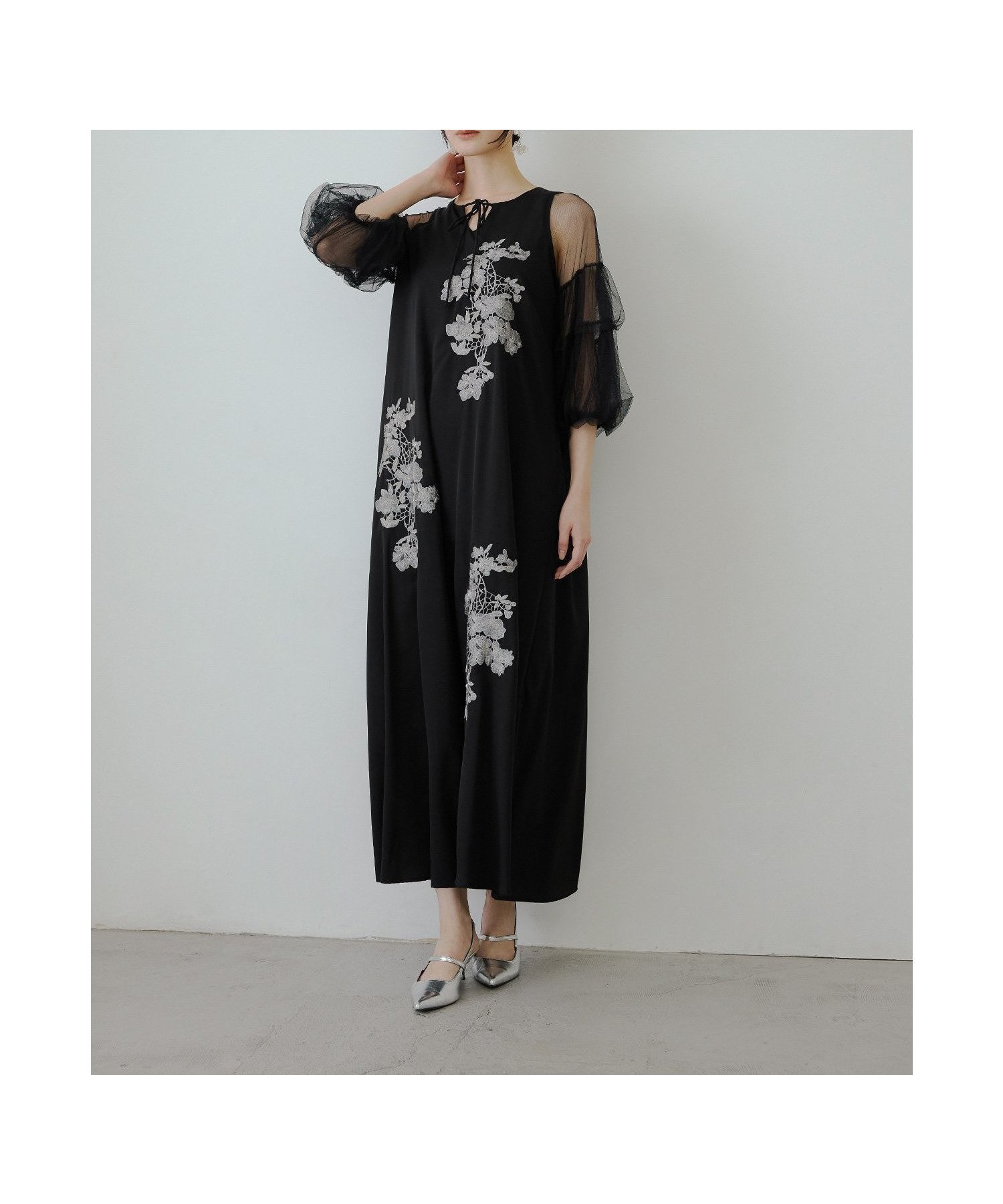 【ビーフラット/bflat】のフラワー刺繍Aラインドレス チュール ボリューム袖 マタニティ 妊婦 結婚式 二次会 インテリア・キッズ・メンズ・レディースファッション・服の通販 founy(ファニー) 　ファッション　Fashion　レディースファッション　Fashion for Women　トップス・カットソー　Cut & Sew Tops　ワンピース　Dresses　フォーマル・パーティードレス・結婚式用ドレス　Elegant & Casual Dresses　エアリー　Airy Texture　チュール　Tulip, Tulip Motif　ドレス　Dress, One-Piece　フラワー　Flower, Floral　リボン　Ribbon, Bow　おすすめ　Recommended / Our Picks　結婚式　Wedding　披露宴　Wedding Reception　二次会　After Party　ブラック|ID: prp329100004751761 ipo3291000000034509964