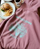 【フリークスストア/FREAK'S STORE】のSHE WOLF DINER×FREAK S STORE 別注 ビッグシルエット バックプリント POパーカー/フーディー/CAR 【限定展開】 25AW ピンク|ID: prp329100004752148 ipo3291000000034400797