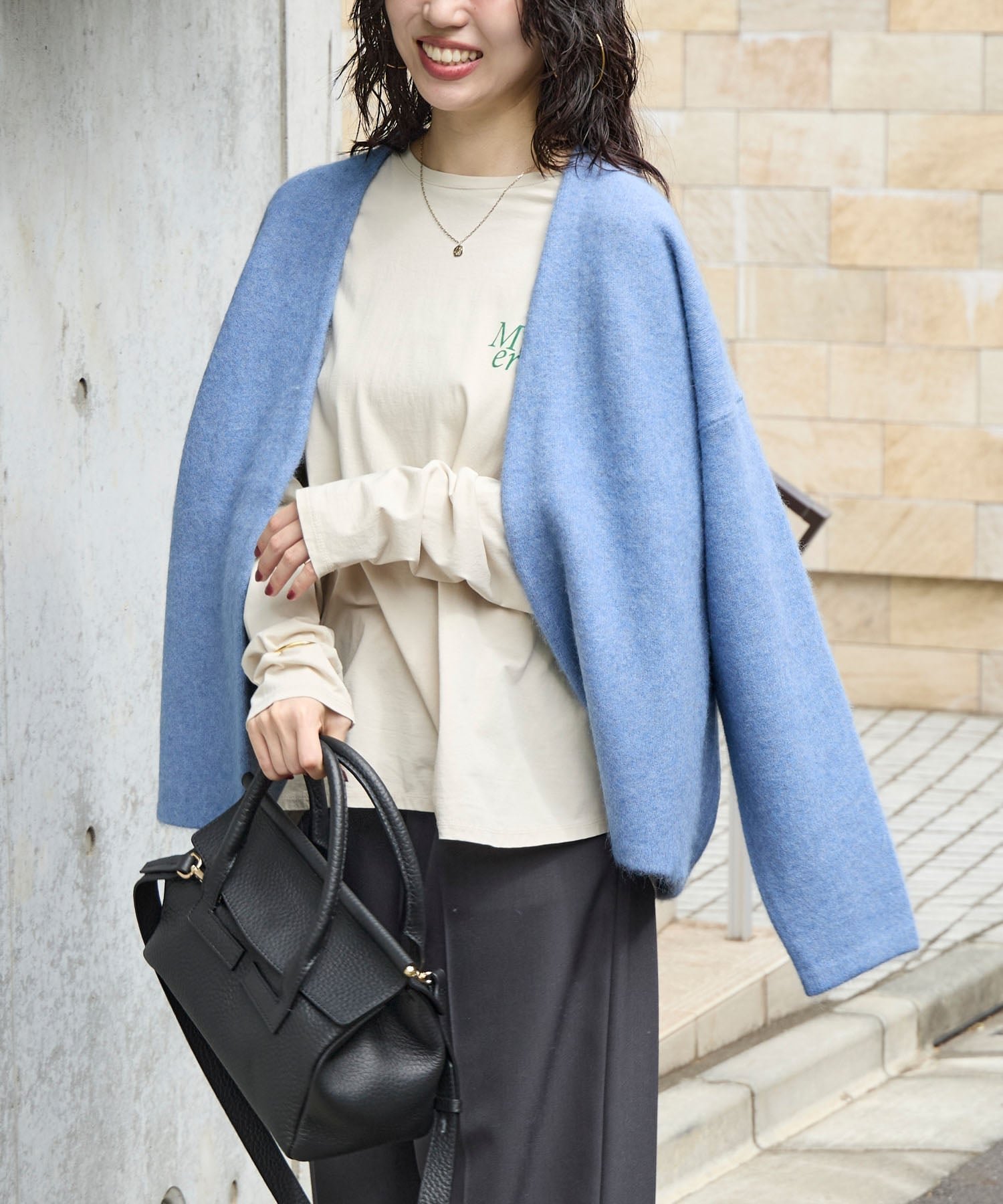 【マイカ ディール/MICA & DEAL】のラクーンデュアルカーディガン インテリア・キッズ・メンズ・レディースファッション・服の通販 founy(ファニー) 　ファッション　Fashion　レディースファッション　Fashion for Women　トップス・カットソー　Cut & Sew Tops　カーディガン・羽織り　Layered Style Cardigans　インナー　Innerwear　ダウン　Down, Puffer　定番　Standard, Basic Item　バランス　Balance, Style Balance　レース　Lace, Lace Fabric　エレガント 上品　Elegant　BLUE|ID: prp329100004752380 ipo3291000000034520152