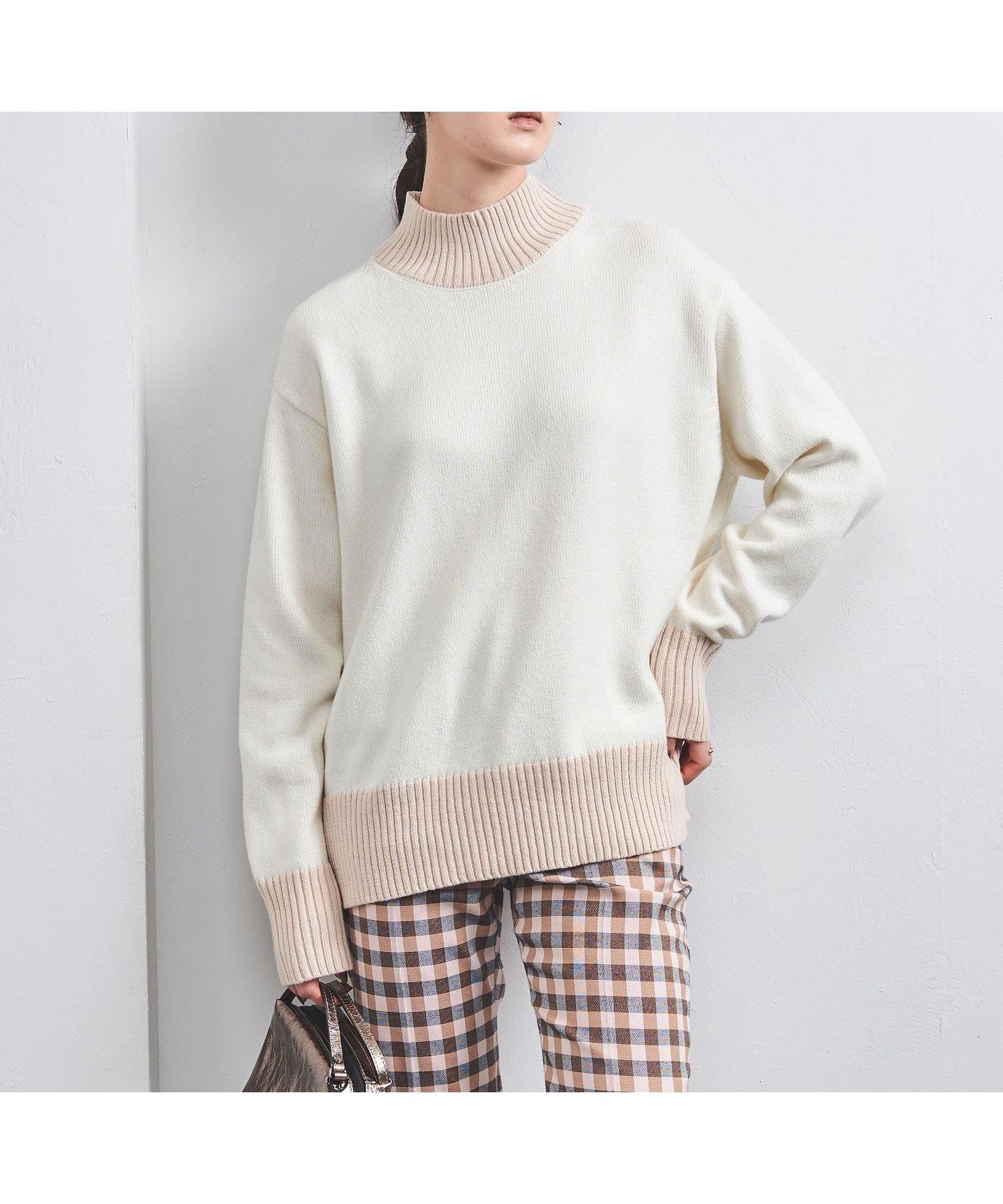 【ユナイテッドアローズ/UNITED ARROWS】のバイカラー ハイネック ニットプルオーバー インテリア・キッズ・メンズ・レディースファッション・服の通販 founy(ファニー) 　ファッション　Fashion　レディースファッション　Fashion for Women　トップス・カットソー　Cut & Sew Tops　ニット　Knit Tops & Sweaters　カジュアルプルオーバー・ニットトップス　Pullovers & Knit Tops / Casual Pullovers　イタリア　Italy　ショート　Short, Short Length　スリット　Slit, Slit Detail　定番　Standard, Basic Item　ハイネック　High Neck, Mock Neck　ボトム　Bottoms, Lower Wear　リラックス　Relax, Relaxed Fit　ワイド　Wide, Wide Fit　アウトレット　Outlet / Clearance　OFF WHITE|ID: prp329100004752466 ipo3291000000034371979