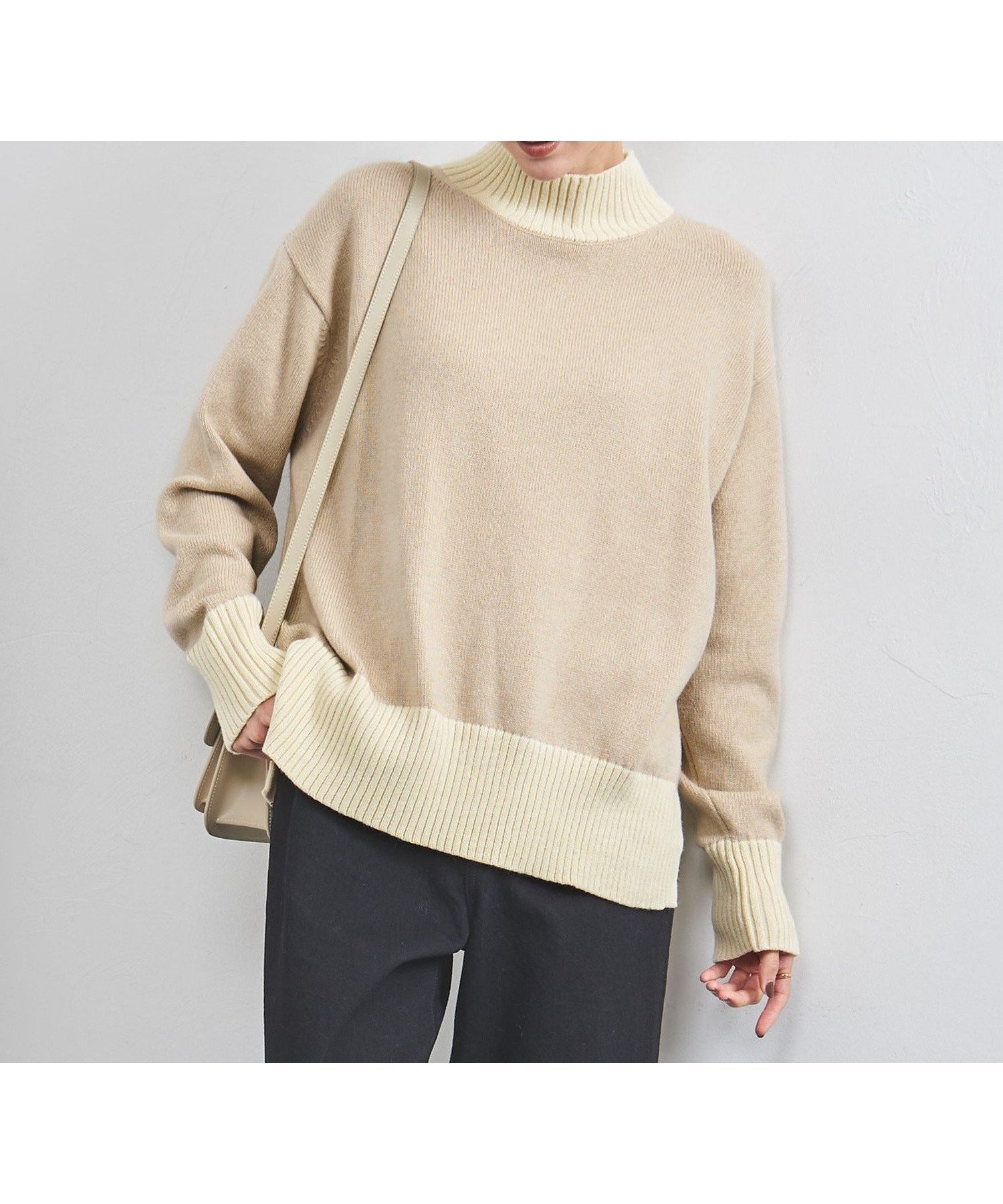 【ユナイテッドアローズ/UNITED ARROWS】のバイカラー ハイネック ニットプルオーバー インテリア・キッズ・メンズ・レディースファッション・服の通販 founy(ファニー) 　ファッション　Fashion　レディースファッション　Fashion for Women　トップス・カットソー　Cut & Sew Tops　ニット　Knit Tops & Sweaters　カジュアルプルオーバー・ニットトップス　Pullovers & Knit Tops / Casual Pullovers　イタリア　Italy　ショート　Short, Short Length　スリット　Slit, Slit Detail　定番　Standard, Basic Item　ハイネック　High Neck, Mock Neck　ボトム　Bottoms, Lower Wear　リラックス　Relax, Relaxed Fit　ワイド　Wide, Wide Fit　アウトレット　Outlet / Clearance　BEIGE|ID: prp329100004752466 ipo3291000000034371982