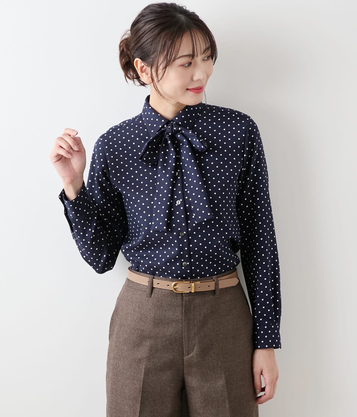 【ニューヨーカー/NEWYORKER】のアムンゼンドットプリント 長袖ボウタイブラウス インテリア・キッズ・メンズ・レディースファッション・服の通販 founy(ファニー) ファッション Fashion レディースファッション Fashion for Women トップス・カットソー Cut & Sew Tops シャツ・ブラウス・オフィスカジュアル Elegant Blouses & Button-Ups インナー Innerwear シンプル Simple, Minimal ジャケット Jacket, Outerwear ドット Polka Dot, Dot Pattern 長袖 Long Sleeve, Full Sleeve フォーマル Formal, Dressy プリント Print, Printed Pattern ベーシック Basic, Essential リボン Ribbon, Bow A/W・秋冬 Autumn/Winter エレガント 上品 Elegant ネイビー|ID: prp329100004752469 ipo3291000000034504498