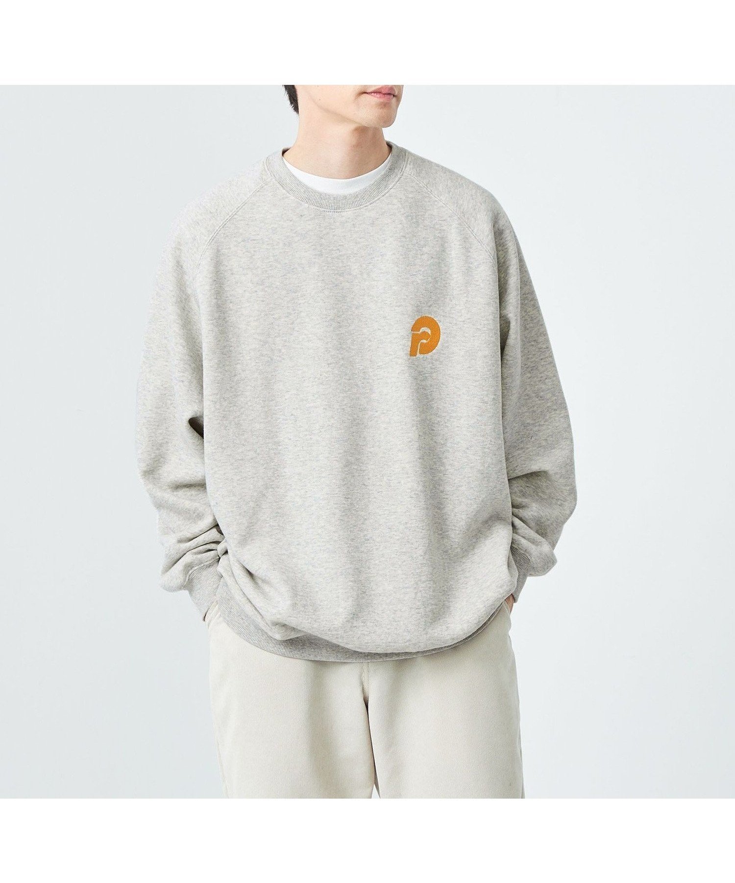 【ユナイテッドアローズ/UNITED ARROWS】のGLR or ロゴ クルーネック スウェット 人気、トレンドファッション・服の通販 founy(ファニー)  ファッション Fashion レディースファッション Fashion for Women トップス・カットソー Cut & Sew Tops レディースパーカー・カジュアルフーディー Casual Hoodies & Sweatshirts スウェット・クルーネックトップス Sweatshirts & Crewnecks / Relaxed Fit Sweat Tops インナー Innerwear スウェット / スエット Sweatshirt, Sweatwear スリーブ Sleeve, Long Sleeve / Short Sleeve ブルゾン Blouson, Bomber Jacket ミリタリー Military, Army Style ワイド Wide, Wide Fit ワンポイント One Point, Statement Accent アウトレット Outlet / Clearance おすすめ Recommended / Our Picks  other-1|ID: prp329100004752530 ipo3291000000034372642