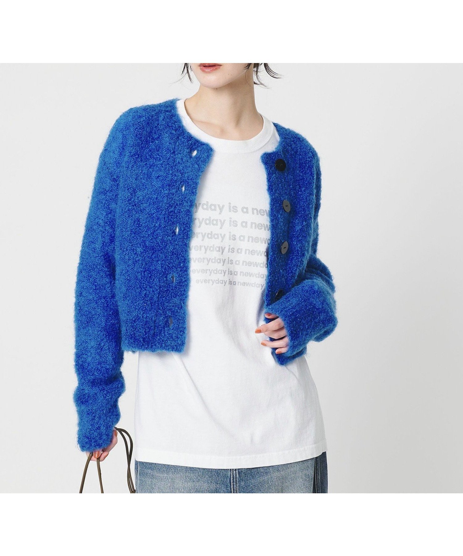 【ビューティ&ユース ユナイテッドアローズ/BEAUTY&YOUTH / UNITED ARROWS】のウールブレンド ブークレ クルーネックカーディガン インテリア・キッズ・メンズ・レディースファッション・服の通販 founy(ファニー) 　ファッション　Fashion　レディースファッション　Fashion for Women　トップス・カットソー　Cut & Sew Tops　カーディガン・羽織り　Layered Style Cardigans　カーディガン　Cardigan, Knitwear　クラシカル　Classical, Vintage-Inspired　クラシック　Classic, Timeless Style　トレンド　Trend, Trending Now　ハーフ　Half, Half-Length　フロント　Front, Front Design　ワイド　Wide, Wide Fit　おすすめ　Recommended / Our Picks　ROYAL|ID: prp329100004752697 ipo3291000000034967905