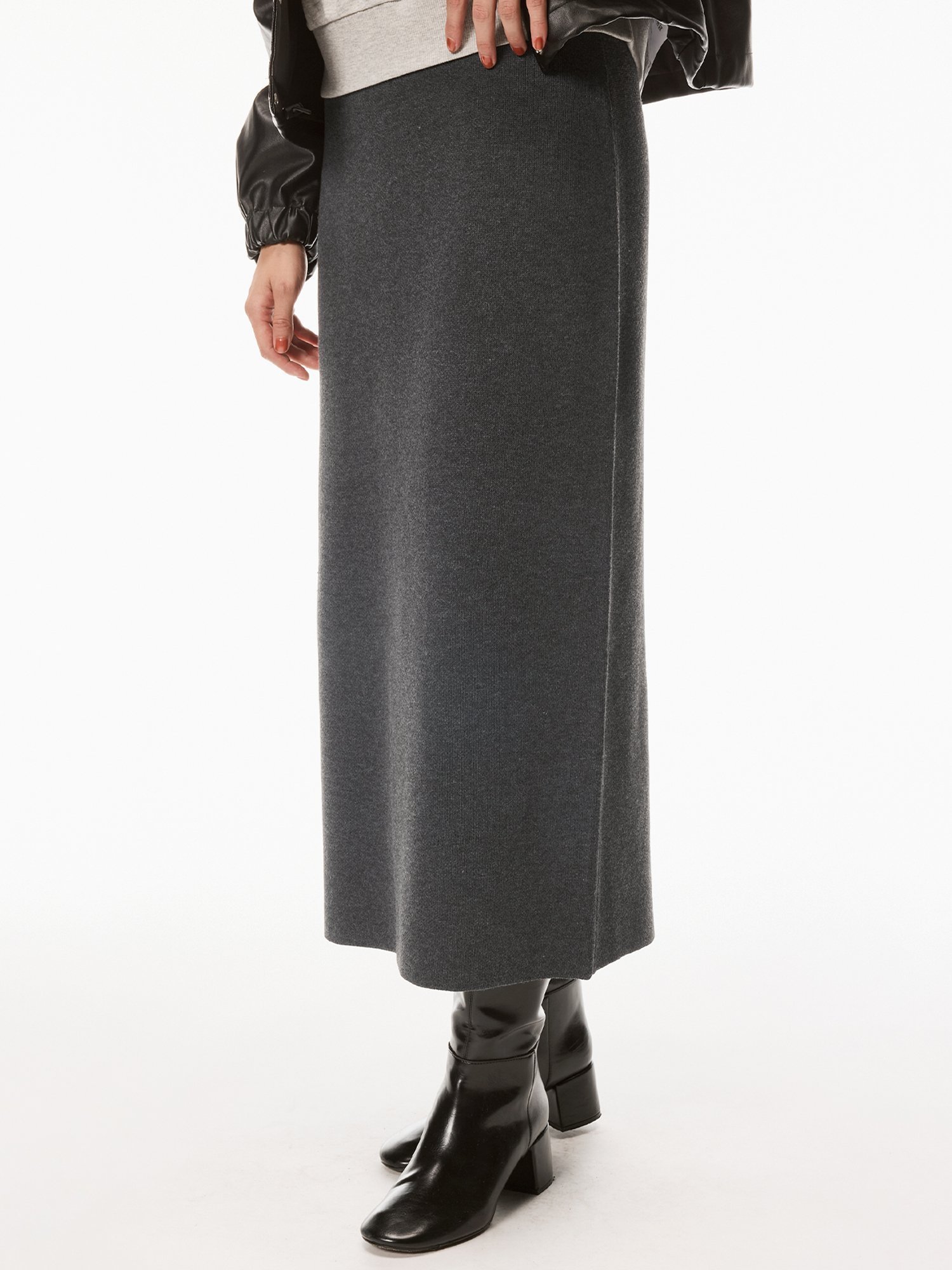 【コカ/COCA】の【新色追加】ミラノリブナロースカート インテリア・キッズ・メンズ・レディースファッション・服の通販 founy(ファニー) 　ファッション　Fashion　レディースファッション　Fashion for Women　スカート　Skirts　シンプル　Simple, Minimal　スウェット / スエット　Sweatshirt, Sweatwear　ストレッチ　Stretch, Stretchy Fabric　ストレート　Straight, Straight Cut　スニーカー　Sneakers, Trainers　スリット　Slit, Slit Detail　タイトスカート　Pencil Skirt, Tight Skirt　ダウン　Down, Puffer　フィット　Fit, Slim Fit　ポケット　Pocket, Pocket Detail　マキシ　Maxi, Full Length　ミラノリブ　Milano Rib, Milano Stitch　リブニット　Rib Knit, Ribbed Knit　ロング　Long, Long-Length　エレガント 上品　Elegant　2025年　2025　2025-2026秋冬・A/W　Autumn/Winter 2025–26 AW25–26　Charcoal|ID: prp329100004753194 ipo3291000000034529442