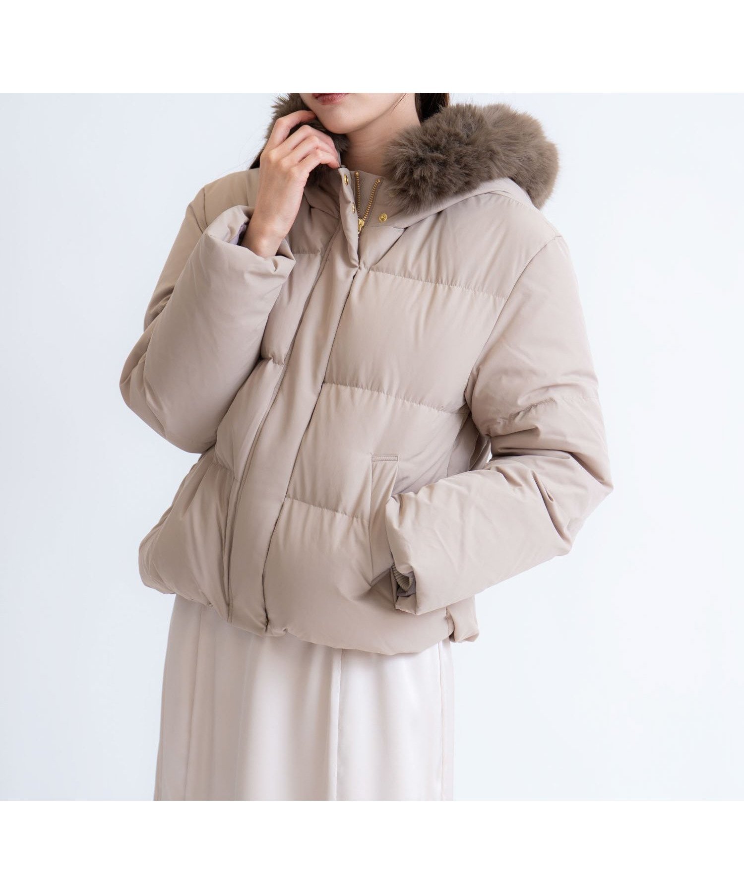 【ノエラ/Noela】のファー付きショートダウンコート インテリア・キッズ・メンズ・レディースファッション・服の通販 founy(ファニー) 　ファッション　Fashion　レディースファッション　Fashion for Women　アウター　Coat / Outerwear Collection　コート・ロングコート・ピーコート　Long Coats, Peacoats & More　ダウンジャケット・軽量ダウン　Warm & Lightweight Down Jackets　ドローコード　Drawcord, Drawstring Cord　ポケット　Pocket, Pocket Detail　ベージュ|ID: prp329100004753317 ipo3291000000034510027