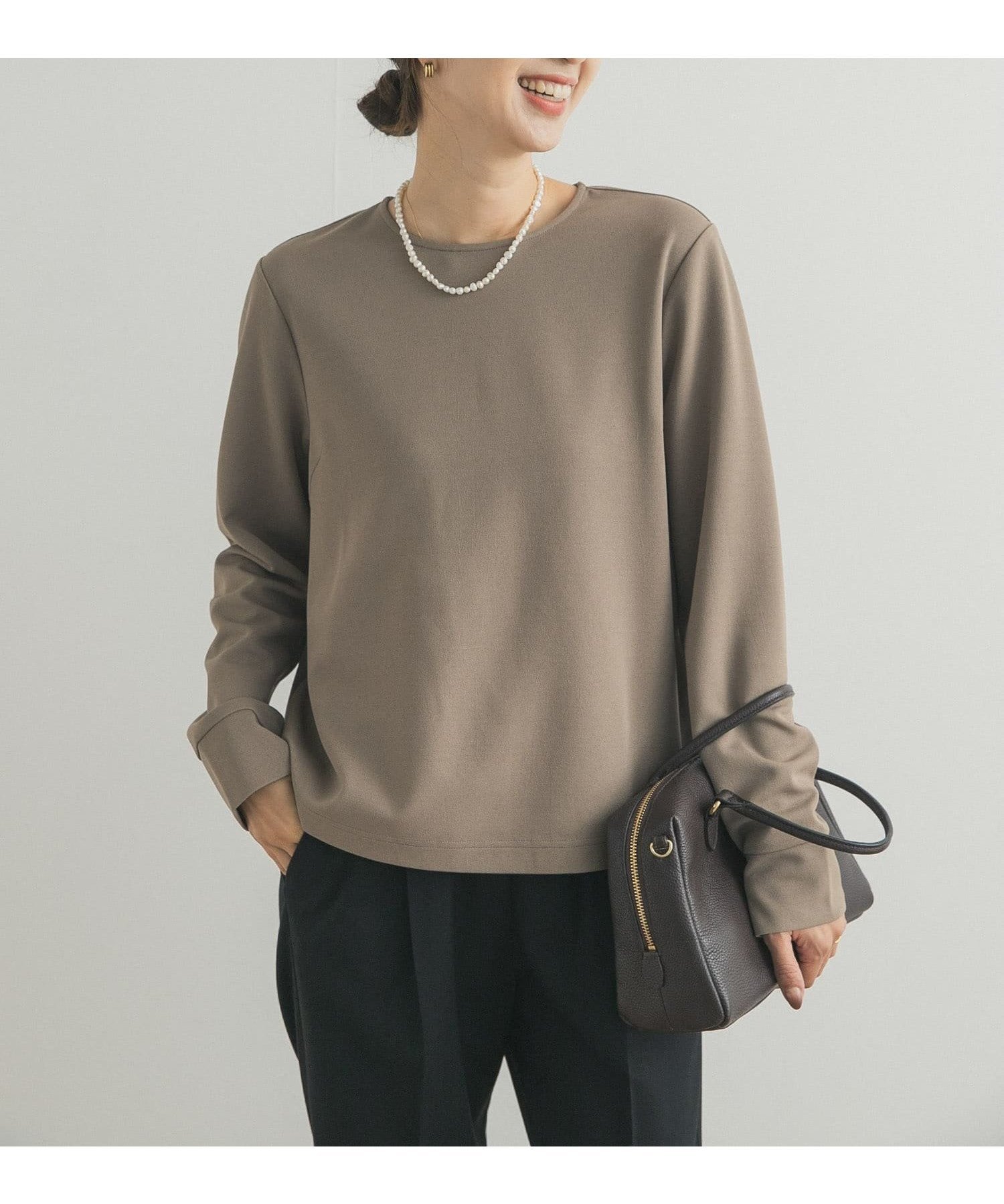 【アーバンリサーチ ドアーズ/URBAN RESEARCH DOORS】の『UR TECH』ジョーゼットバックZIPPO インテリア・キッズ・メンズ・レディースファッション・服の通販 founy(ファニー) 　ファッション　Fashion　レディースファッション　Fashion for Women　バッグ　Bags　カフス　Cuff Design　ジップ　Zip, Zipper　ジョーゼット　Georgette, Semi-Sheer Fabric　ストレッチ　Stretch, Stretchy Fabric　スリット　Slit, Slit Detail　ベーシック　Basic, Essential　A/W・秋冬　Autumn/Winter　冬　Winter / This Winter　エレガント 上品　Elegant　ビジネス 仕事 通勤　Business / Work / Commuting　2025年　2025　2025-2026秋冬・A/W　Autumn/Winter 2025–26 AW25–26　ベージュ系その他|ID: prp329100004753320 ipo3291000000034779656