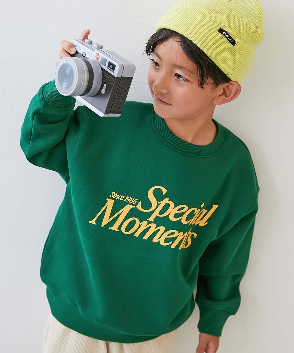 【デビロック/devirock / KIDS】のデビラボ プリント 裏起毛 BOXシルエット トレーナー トレーナー トップス 25AW インテリア・キッズ・メンズ・レディースファッション・服の通販 founy(ファニー) ファッション Fashion キッズファッション Fashion for Kids トップス・カットソー Cut & Sew Tops トレンド Trend, Trending Now トレーナー Sweatshirt, Trainer プリント Print, Printed Pattern おすすめ Recommended / Our Picks 2025年 2025 2025-2026秋冬・A/W Autumn/Winter 2025–26 AW25–26 004-ロゴ-ボトルグリーン|ID: prp329100004753490 ipo3291000000034775470