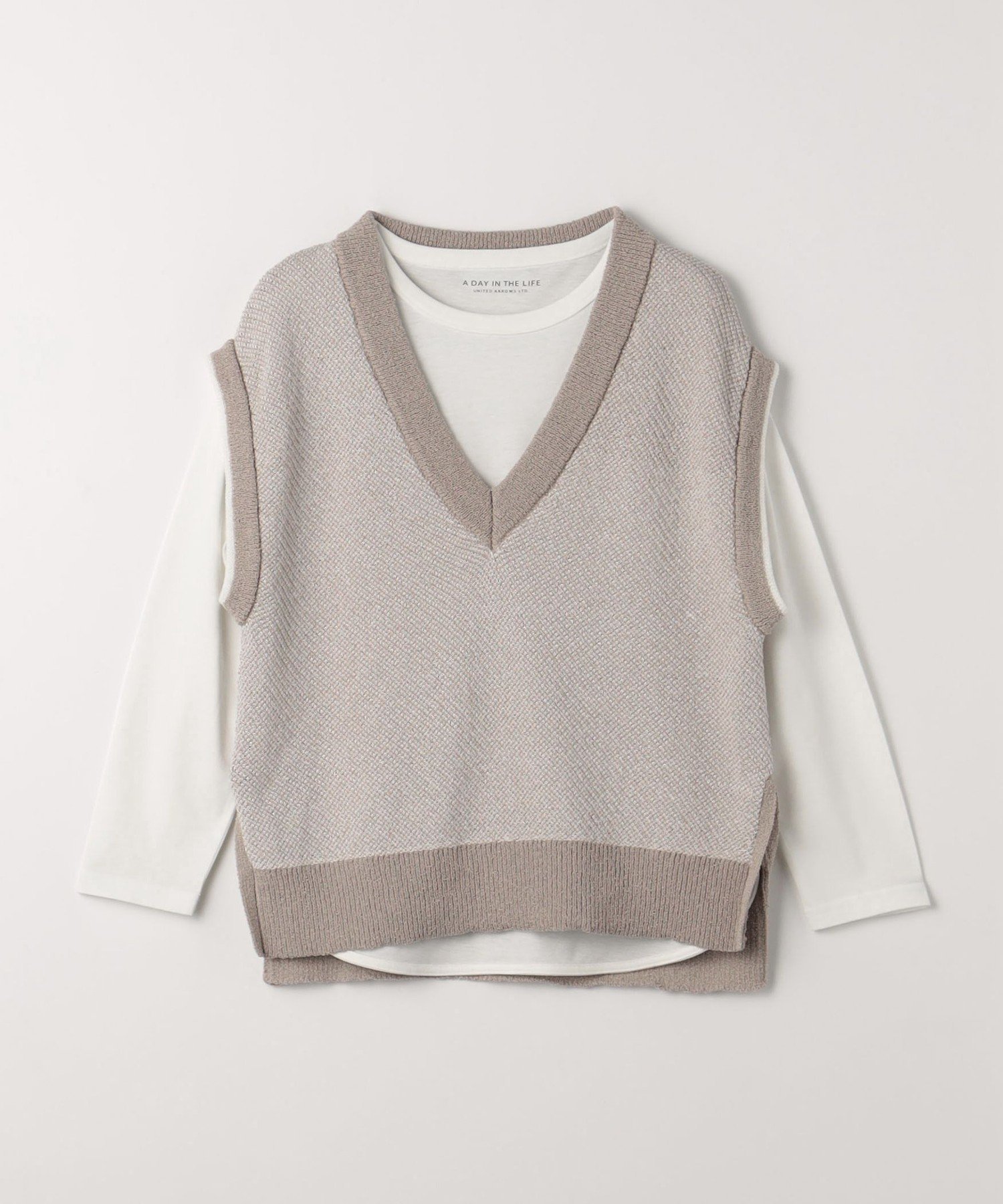 【ユナイテッドアローズ/UNITED ARROWS】のジャガード Vネックベスト+カットソー A DAY IN THE LIFE 人気、トレンドファッション・服の通販 founy(ファニー)  ファッション Fashion レディースファッション Fashion for Women アウター Coat / Outerwear Collection トップス・カットソー Cut & Sew Tops ベスト&ジレ / 重ね着スタイル Vests & Gilets カットソー・ベーシックTシャツ Cut-and-Sewn Tops / Stretch Tees & Basics Vネックトップス V-Neck Tops / V-Cut Neckline Shirts インナー Innerwear カットソー Cut and Sewn Top シンプル Simple, Minimal スリット Slit, Slit Detail ベスト Vest, Waistcoat ラウンド Round, Round Neck アウトレット Outlet / Clearance おすすめ Recommended / Our Picks  other-1|ID: prp329100004753596 ipo3291000000034383837