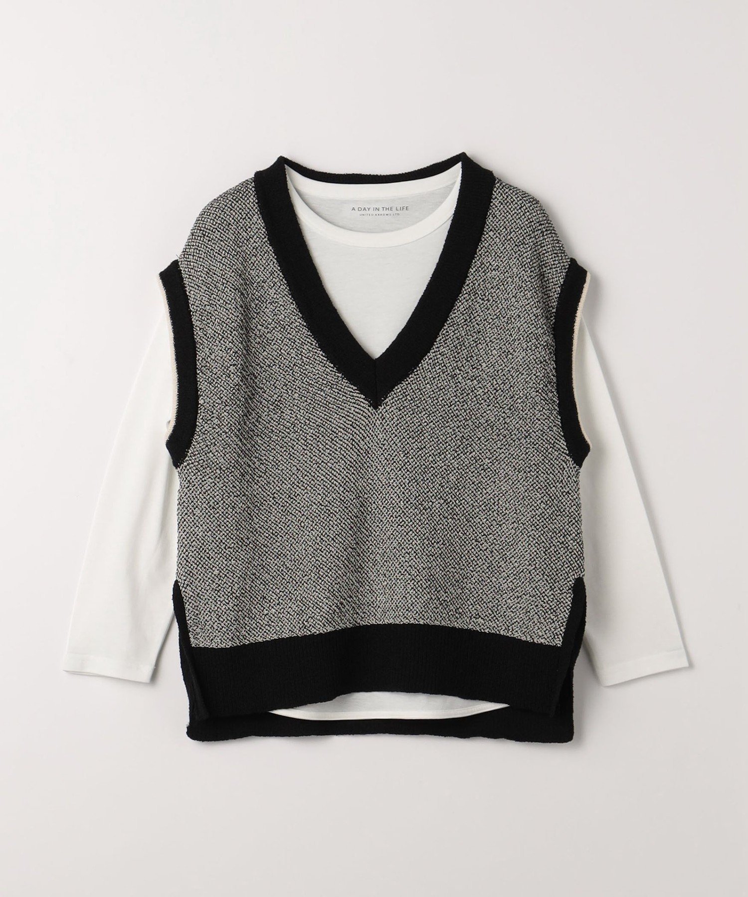 【ユナイテッドアローズ/UNITED ARROWS】のジャガード Vネックベスト+カットソー A DAY IN THE LIFE インテリア・キッズ・メンズ・レディースファッション・服の通販 founy(ファニー)  ファッション Fashion レディースファッション Fashion for Women アウター Coat / Outerwear Collection トップス・カットソー Cut & Sew Tops ベスト&ジレ / 重ね着スタイル Vests & Gilets カットソー・ベーシックTシャツ Cut-and-Sewn Tops / Stretch Tees & Basics Vネックトップス V-Neck Tops / V-Cut Neckline Shirts インナー Innerwear カットソー Cut and Sewn Top シンプル Simple, Minimal スリット Slit, Slit Detail ベスト Vest, Waistcoat ラウンド Round, Round Neck アウトレット Outlet / Clearance おすすめ Recommended / Our Picks BLACK|ID: prp329100004753596 ipo3291000000034383839