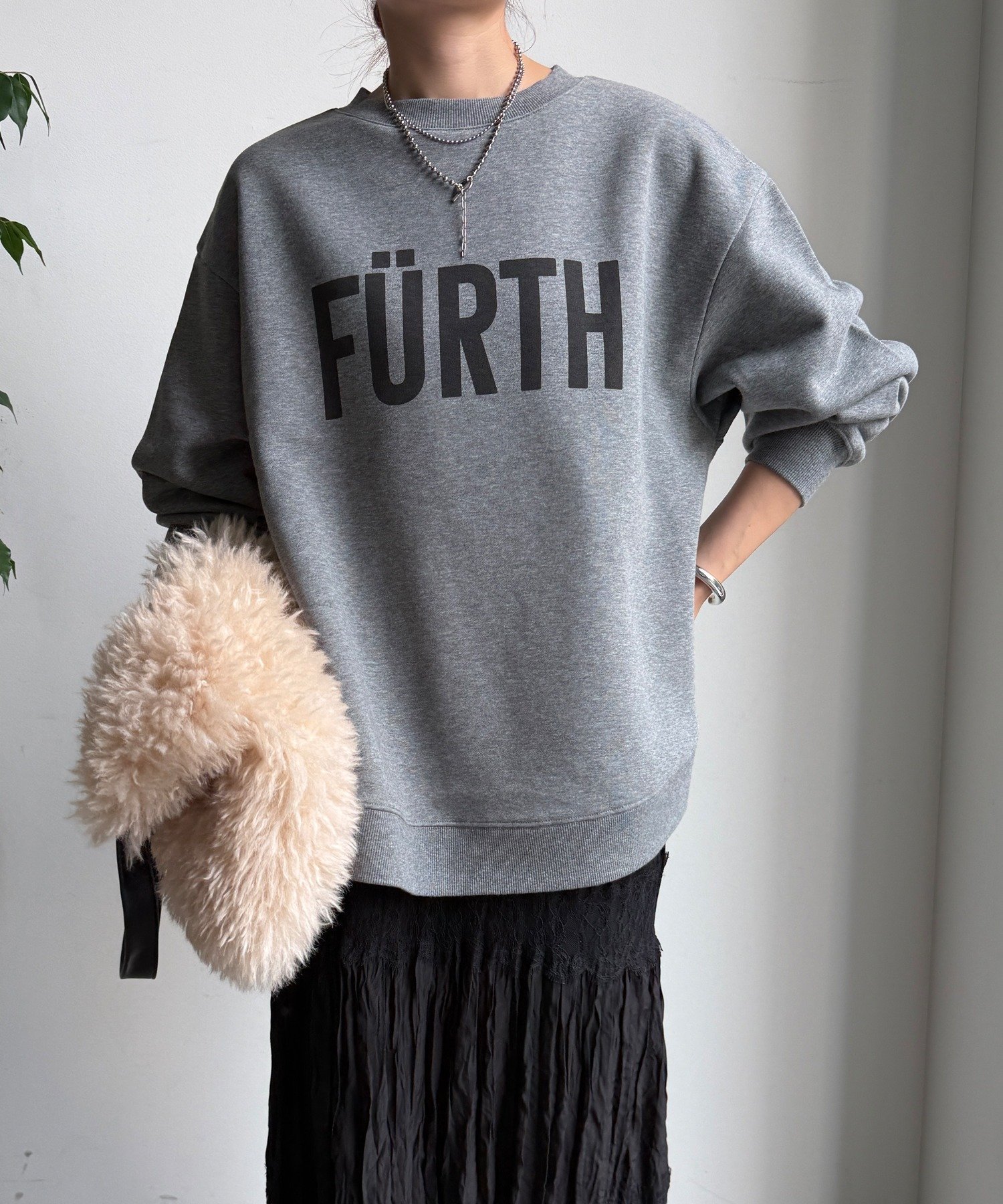 【ドゥドゥ/DouDou】の【WEB限定】裏起毛ヘムラインロゴトップス インテリア・キッズ・メンズ・レディースファッション・服の通販 founy(ファニー) 　ファッション　Fashion　レディースファッション　Fashion for Women　トップス・カットソー　Cut & Sew Tops　シンプル　Simple, Minimal　スマート　Smart, Elegant　A/W・秋冬　Autumn/Winter　冬　Winter / This Winter　再入荷　Restock / Back in Stock　2025年　2025　2025-2026秋冬・A/W　Autumn/Winter 2025–26 AW25–26　グレー|ID: prp329100004753749 ipo3291000000034543539