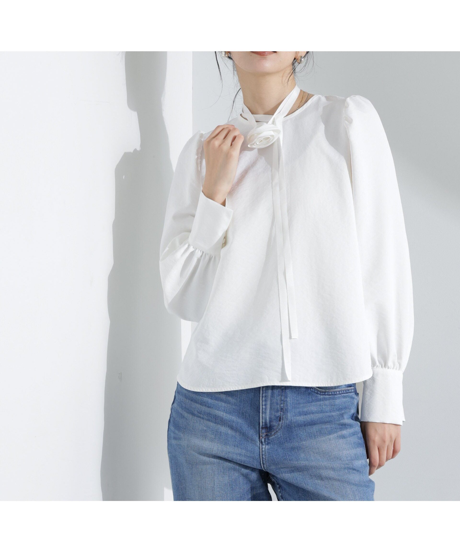 【ナノ ユニバース/nano universe】のコサージュチョーカー付きブラウス インテリア・キッズ・メンズ・レディースファッション・服の通販 founy(ファニー)  ファッション Fashion レディースファッション Fashion for Women トップス・カットソー Cut & Sew Tops シャツ・ブラウス・オフィスカジュアル Elegant Blouses & Button-Ups カフス Cuff Design グログラン Grosgrain, Grosgrain Ribbon コンシャス Conscious, Bodycon シンプル Simple, Minimal スリーブ Sleeve, Long Sleeve / Short Sleeve 2025年 2025 2025春夏・S/S Spring/Summer 2025 SS25 ホワイト|ID: prp329100004753914 ipo3291000000034386042