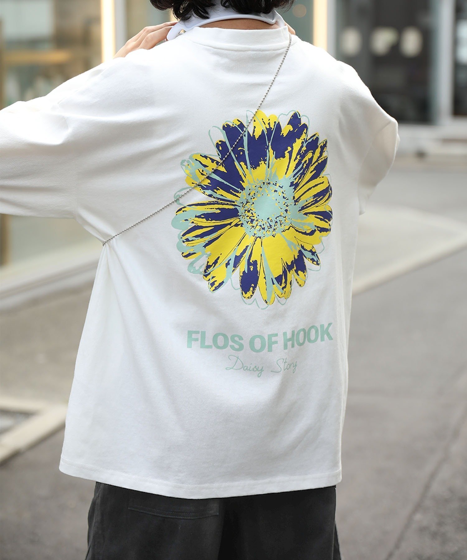 【アイモハ/aimoha】のHOOK -original- ポップマーガレットバックプリントロンTEE インテリア・キッズ・メンズ・レディースファッション・服の通販 founy(ファニー) 　ファッション　Fashion　レディースファッション　Fashion for Women　トップス・カットソー　Cut & Sew Tops　ロングTシャツ・Tシャツ　Longline T-Shirts & Tees　バッグ　Bags　カラフル　Colorful Design　カーディガン　Cardigan, Knitwear　クール　Cool, Chic　ジャケット　Jacket, Outerwear　スタイリッシュ　Stylish, Fashionable　スニーカー　Sneakers, Trainers　デニム　Denim, Jeans Material　フロント　Front, Front Design　プリント　Print, Printed Pattern　マーガレット　Marguerite, Daisy Pattern　リラックス　Relax, Relaxed Fit　ワンポイント　One Point, Statement Accent　おすすめ　Recommended / Our Picks　エレガント 上品　Elegant　ホワイト|ID: prp329100004754377 ipo3291000000034389623
