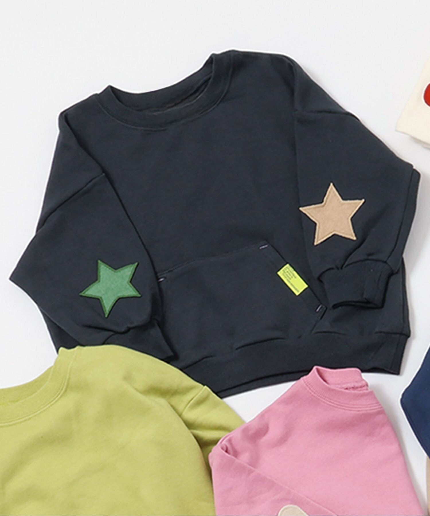 【エフオー オンラインストア/F.O.Online Store / KIDS】の【リンク】イロイロパッチトレーナー インテリア・キッズ・メンズ・レディースファッション・服の通販 founy(ファニー) ファッション Fashion キッズファッション Fashion for Kids トレーナー Sweatshirt, Trainer ベビー Baby, Babywear ポケット Pocket, Pocket Detail ワンポイント One Point, Statement Accent 人気 Popular, Best Seller A/W・秋冬 Autumn/Winter チャコール|ID: prp329100004754382 ipo3291000000034636311