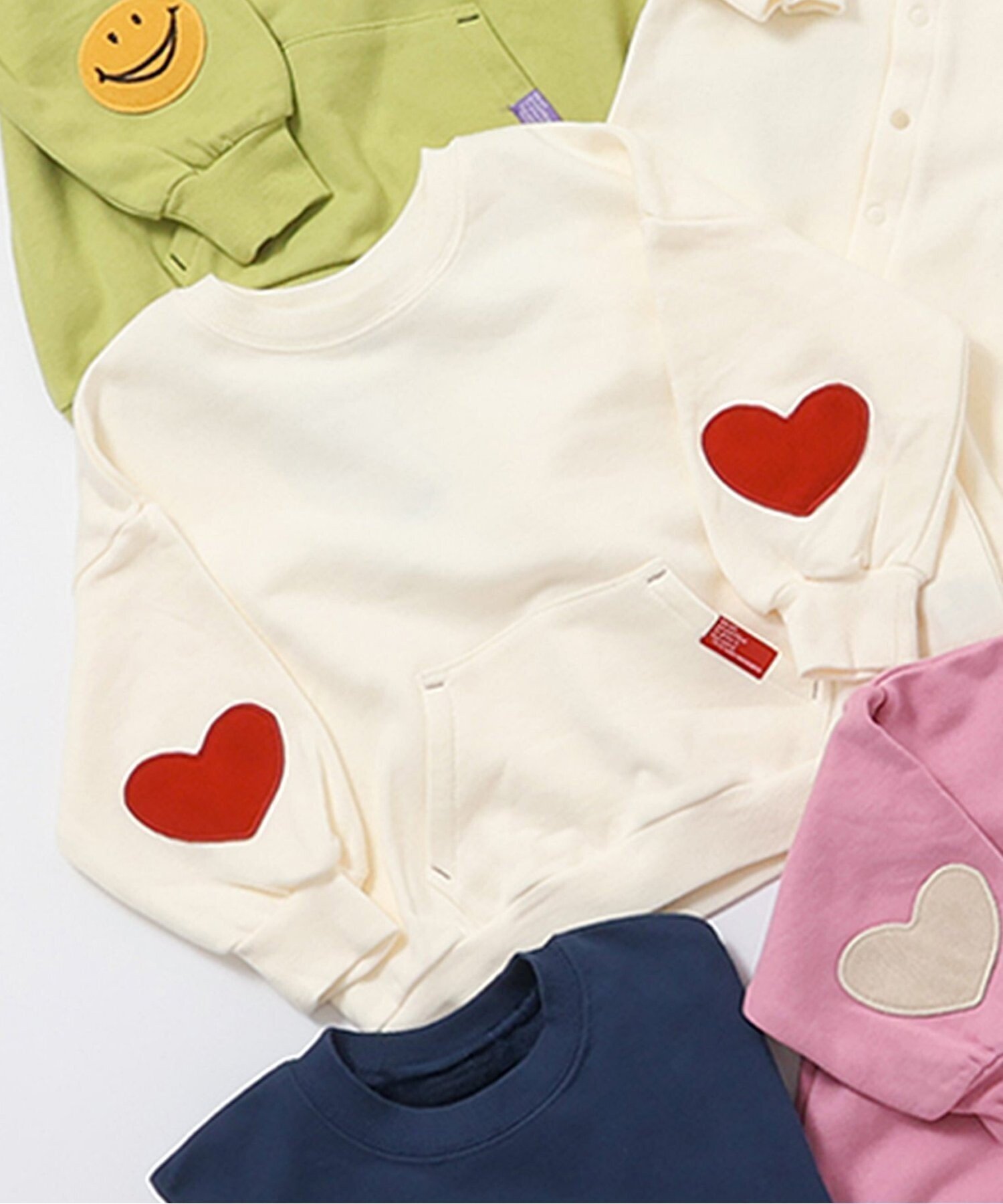 【エフオー オンラインストア/F.O.Online Store / KIDS】の【リンク】イロイロパッチトレーナー インテリア・キッズ・メンズ・レディースファッション・服の通販 founy(ファニー) ファッション Fashion キッズファッション Fashion for Kids トレーナー Sweatshirt, Trainer ベビー Baby, Babywear ポケット Pocket, Pocket Detail ワンポイント One Point, Statement Accent 人気 Popular, Best Seller A/W・秋冬 Autumn/Winter オフホワイト|ID: prp329100004754382 ipo3291000000034636315