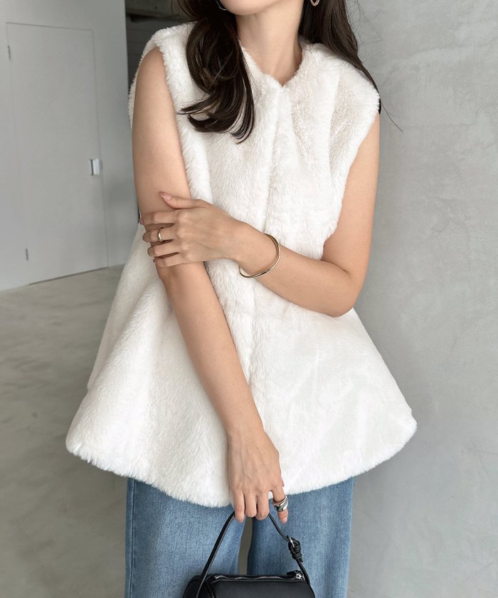 【アンドミー/andme】のノーカラー ペプラム ファー ベスト インテリア・キッズ・メンズ・レディースファッション・服の通販 founy(ファニー) https://founy.com/ ファッション Fashion レディースファッション Fashion for Women アウター Coat / Outerwear Collection トップス・カットソー Cut & Sew Tops ベスト&ジレ / 重ね着スタイル Vests & Gilets カットソー Cut and Sewn Top シンプル Simple, Minimal フェイクファー Faux Fur, Imitation Fur フロント Front, Front Design ベスト Vest, Waistcoat ペプラム Peplum, Flared Hem エレガント 上品 Elegant |ID: prp329100004754471 ipo3291000000034531108