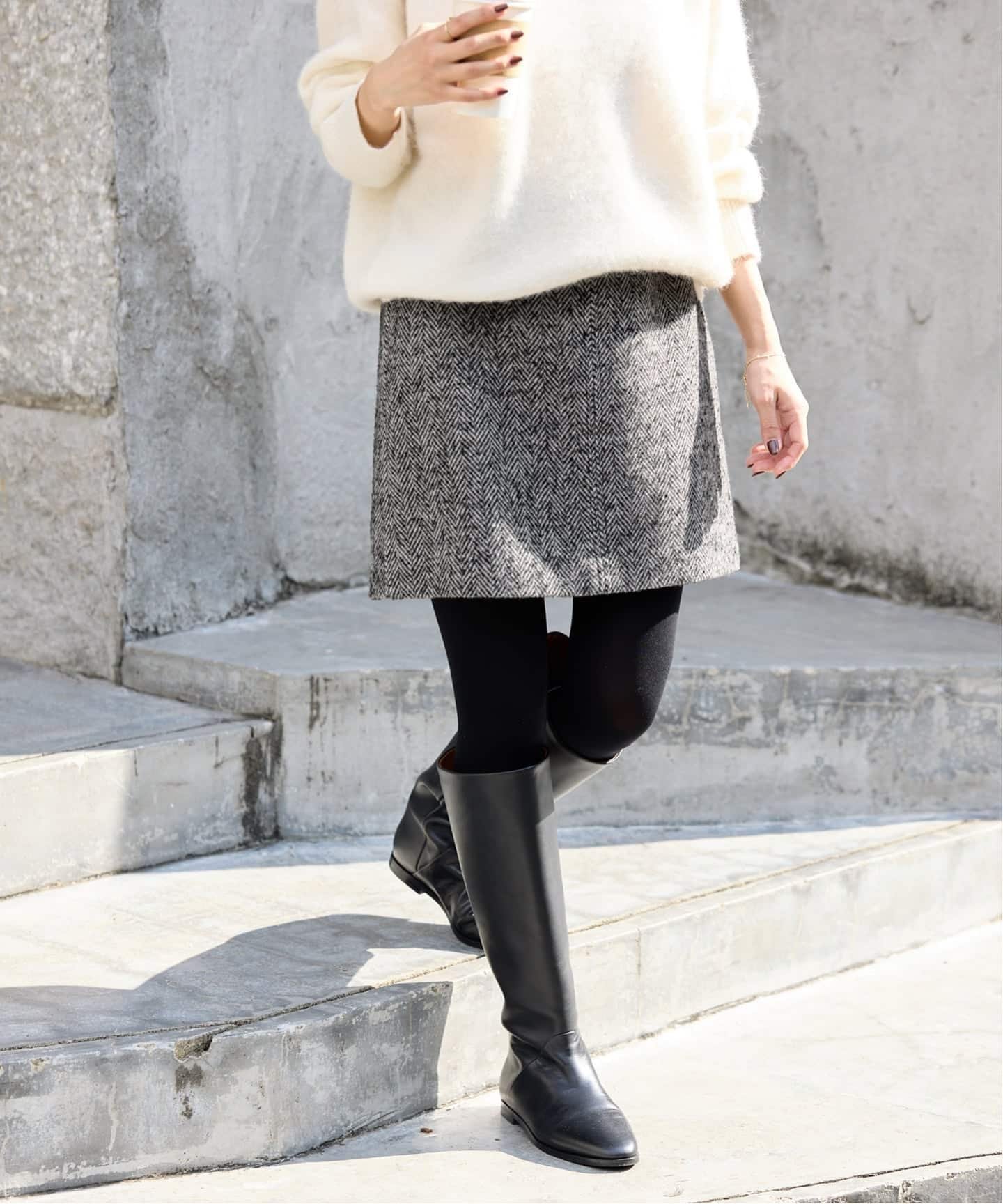 【スローブ イエナ/SLOBE IENA】のツイードミニスカート インテリア・キッズ・メンズ・レディースファッション・服の通販 founy(ファニー) 　ファッション　Fashion　レディースファッション　Fashion for Women　スカート　Skirts　ミニスカート　Mini Skirts　2025年　2025　2025-2026秋冬・A/W　Autumn/Winter 2025–26 AW25–26　シンプル　Simple, Minimal　スウェット / スエット　Sweatshirt, Sweatwear　スニーカー　Sneakers, Trainers　タイツ　Tights, Legwear　ツイード　Twill, Twill Weave　バランス　Balance, Style Balance　ミニスカート　Mini Skirt, Short Skirt　ロング　Long, Long-Length　ブラウン|ID: prp329100004754627 ipo3291000000034577843