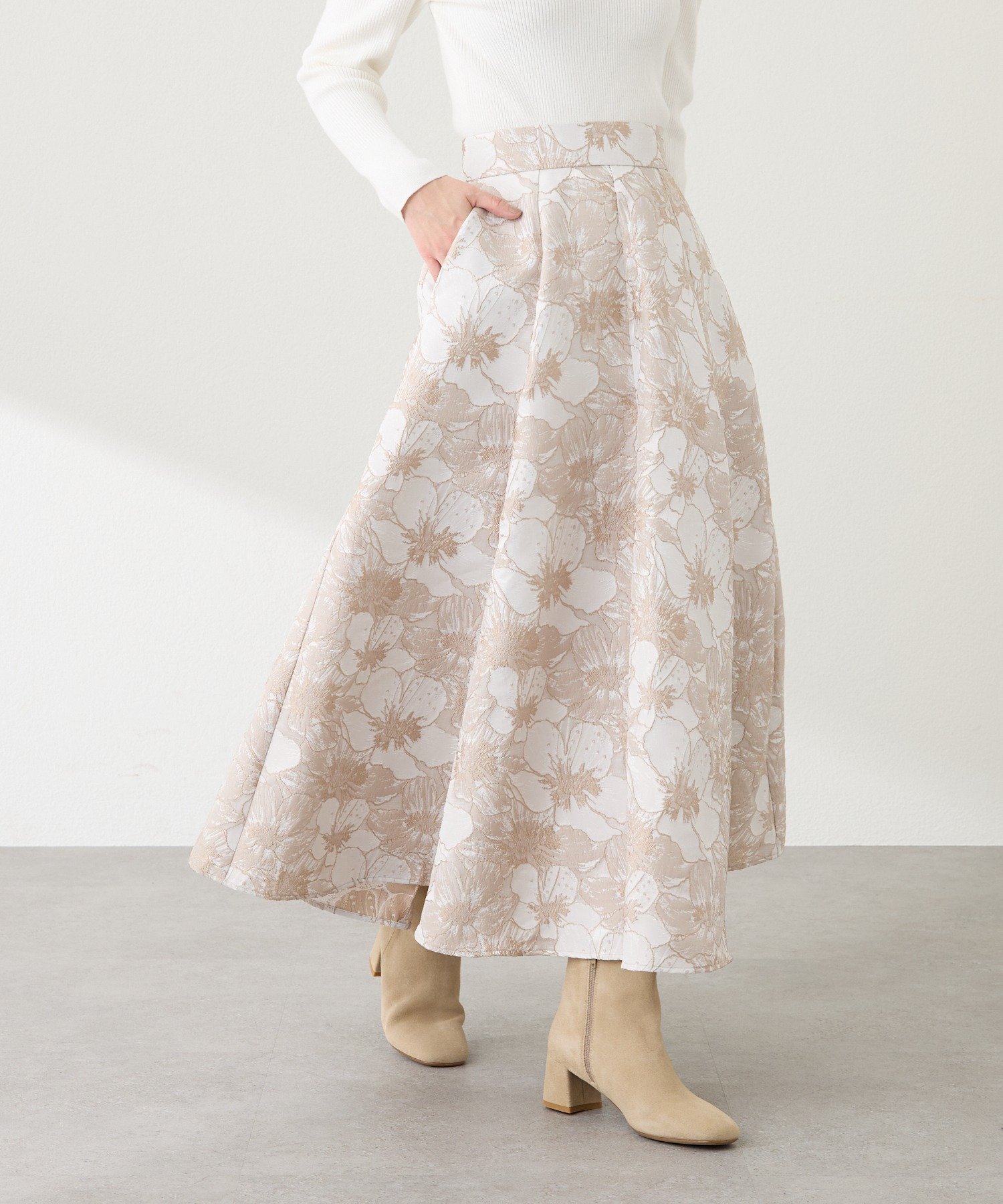 【ラブティックボンボン/La boutique BonBon】の【BonBonガールズセレクト・最強映えスカート】お花柄ジャガードスカート インテリア・キッズ・メンズ・レディースファッション・服の通販 founy(ファニー) 　ファッション　Fashion　レディースファッション　Fashion for Women　スカート　Skirts　カットソー　Cut and Sewn Top　コンパクト　Compact, Small Size　バランス　Balance, Style Balance　フェミニン　Feminine, Girly　フレア　Flare, Flared　ポケット　Pocket, Pocket Detail　おすすめ　Recommended / Our Picks　エレガント 上品　Elegant　ライトベージュ|ID: prp329100004754675 ipo3291000000034597576