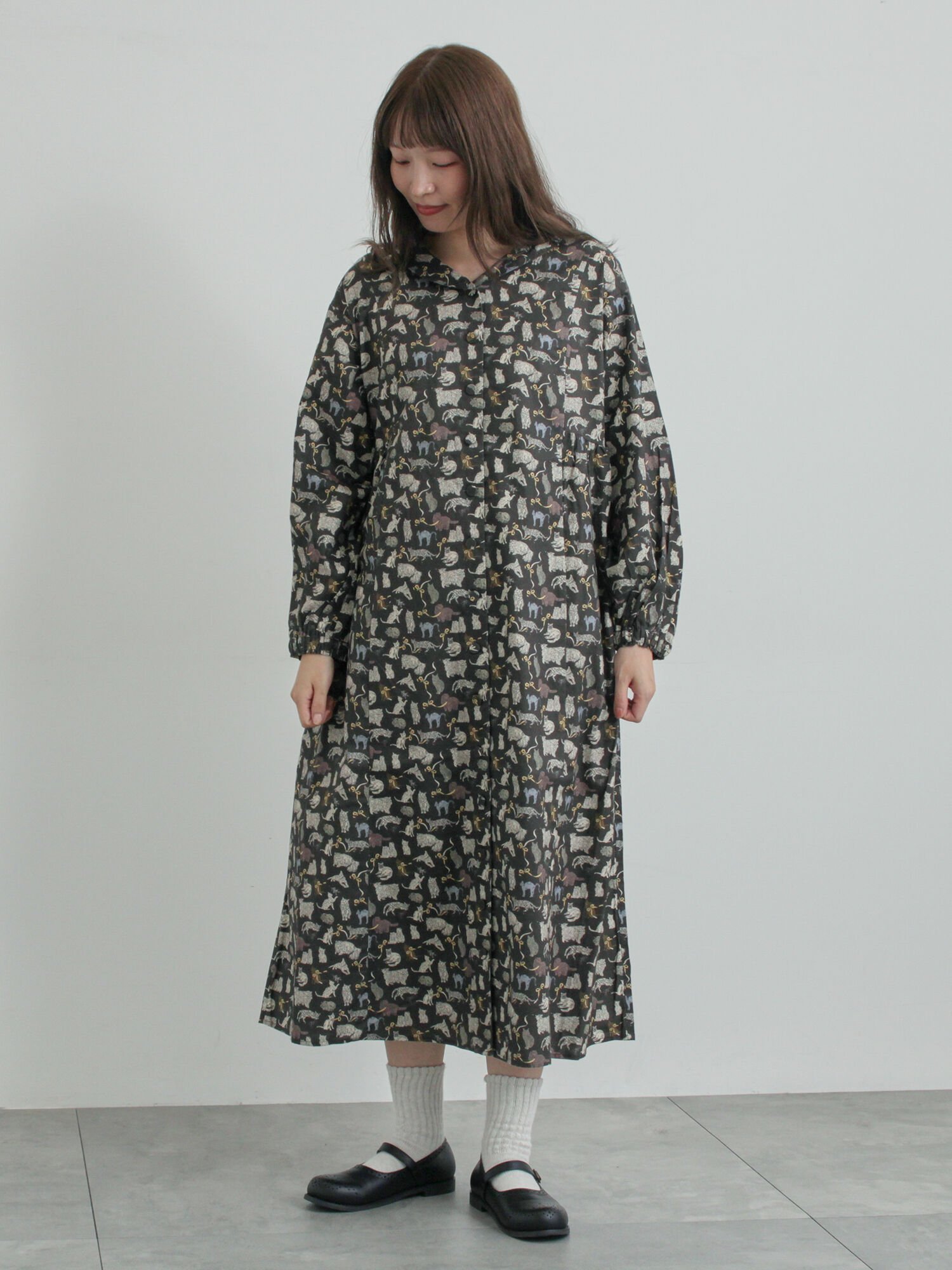 【サマンサモスモス/Samansa Mos2】の【LIBERTY】Koh Eito柄ビエラワンピース インテリア・キッズ・メンズ・レディースファッション・服の通販 founy(ファニー) ファッション Fashion レディースファッション Fashion for Women ワンピース Dresses おすすめ Recommended / Our Picks イラスト Illustration カーディガン Cardigan, Knitwear キャラクター Character, Licensed Characters ギャザー Gathered, Ruffled パターン Pattern, Design Print プリント Print, Printed Pattern モチーフ Motif, Design Theme リボン Ribbon, Bow リラックス Relax, Relaxed Fit エレガント 上品 Elegant 人気 Popular, Best Seller 切替 Switching, Contrast Panel 猫 Cat, Kitty A/W・秋冬 Autumn/Winter ブラック|ID: prp329100004754862 ipo3291000000034392545