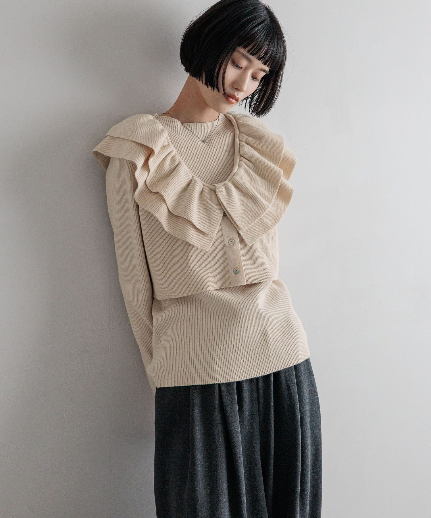 【ローリーズファーム/LOWRYS FARM】のフリル2PニットLS インテリア・キッズ・メンズ・レディースファッション・服の通販 founy(ファニー) 　ファッション　Fashion　レディースファッション　Fashion for Women　トップス・カットソー　Cut & Sew Tops　ニット　Knit Tops & Sweaters　ショート　Short, Short Length　ストレッチ　Stretch, Stretchy Fabric　フェミニン　Feminine, Girly　フリル　Frill, Ruffle　ベスト　Vest, Waistcoat　ベージュ51|ID: prp329100004754909 ipo3291000000034729884