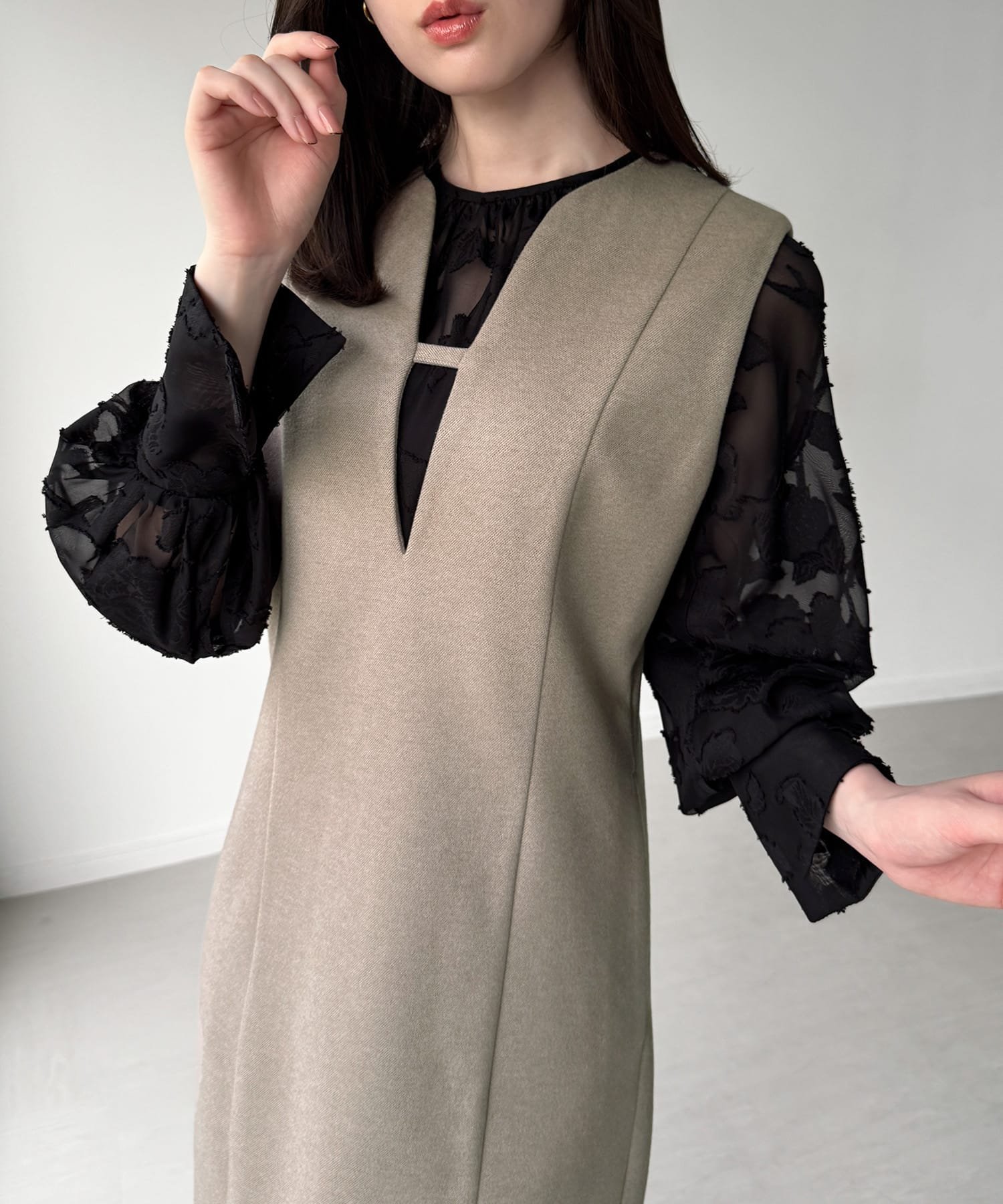 【ジュノア/JUNOAH】のバックオープンIラインワンピース インテリア・キッズ・メンズ・レディースファッション・服の通販 founy(ファニー) ファッション Fashion レディースファッション Fashion for Women ワンピース Dresses ライトベージュ|ID: prp329100004755171 ipo3291000000034395302