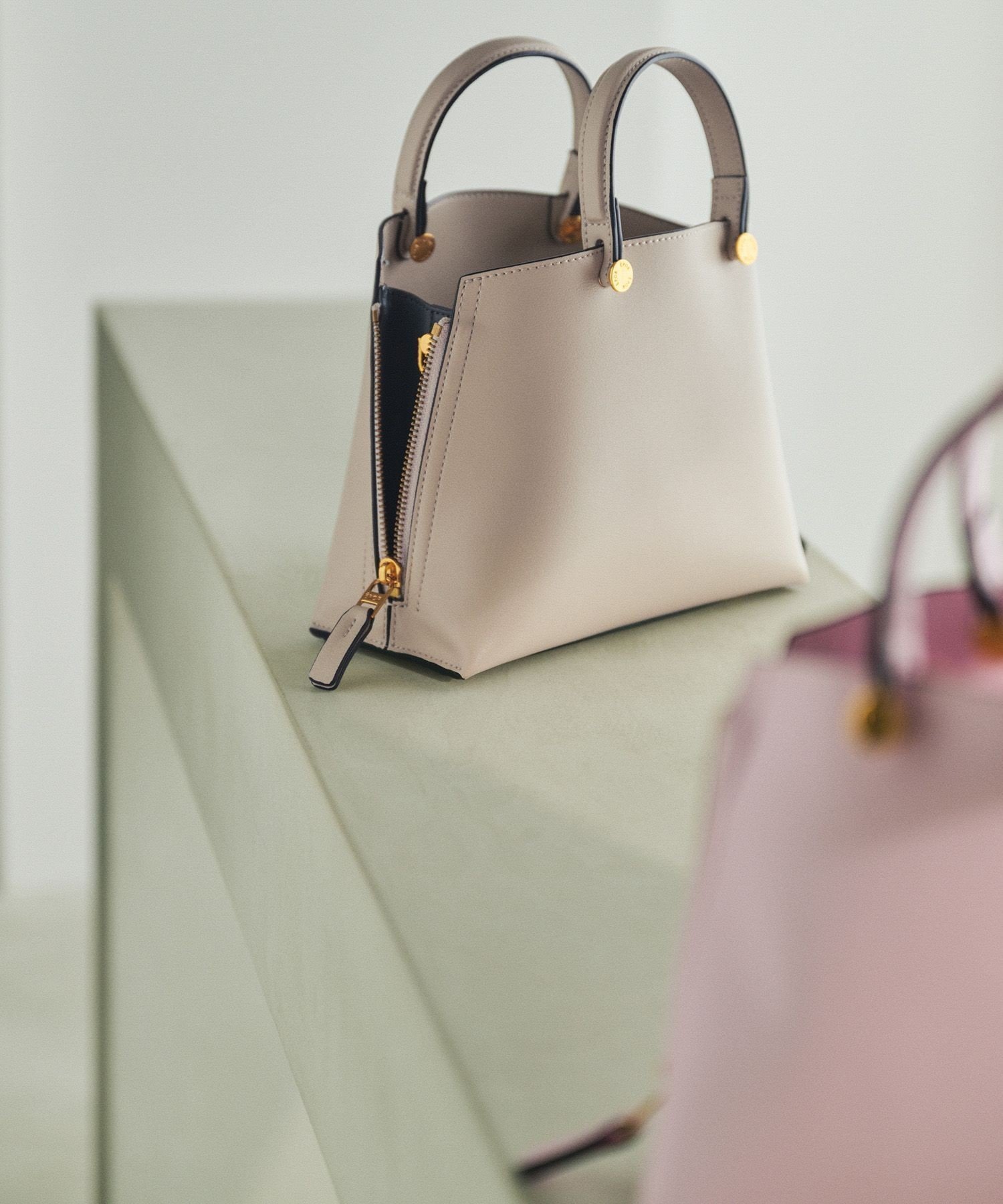 【ロペ/ROPE'】の【E POR】Y BAG Mini インテリア・キッズ・メンズ・レディースファッション・服の通販 founy(ファニー) 　ファッション　Fashion　レディースファッション　Fashion for Women　エレガント 上品　Elegant　サイドジップ　Side Zip, Side Zipper　ショルダー　Shoulder, Shoulder Strap　シルバー　Silver, Metallic Silver　シンプル　Simple, Minimal　ハンド　Hand, Handmade　ポケット　Pocket, Pocket Detail　ラベンダー　Lavender　ビジネス 仕事 通勤　Business / Work / Commuting　ライトグレー(08)|ID: prp329100004755218 ipo3291000000034932096