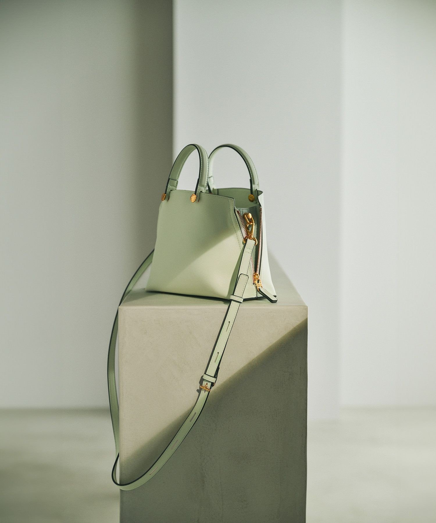 【ロペ/ROPE'】の【E POR】Y BAG Mini インテリア・キッズ・メンズ・レディースファッション・服の通販 founy(ファニー) 　ファッション　Fashion　レディースファッション　Fashion for Women　エレガント 上品　Elegant　サイドジップ　Side Zip, Side Zipper　ショルダー　Shoulder, Shoulder Strap　シルバー　Silver, Metallic Silver　シンプル　Simple, Minimal　ハンド　Hand, Handmade　ポケット　Pocket, Pocket Detail　ラベンダー　Lavender　ビジネス 仕事 通勤　Business / Work / Commuting　キミドリ(34)|ID: prp329100004755218 ipo3291000000034932104