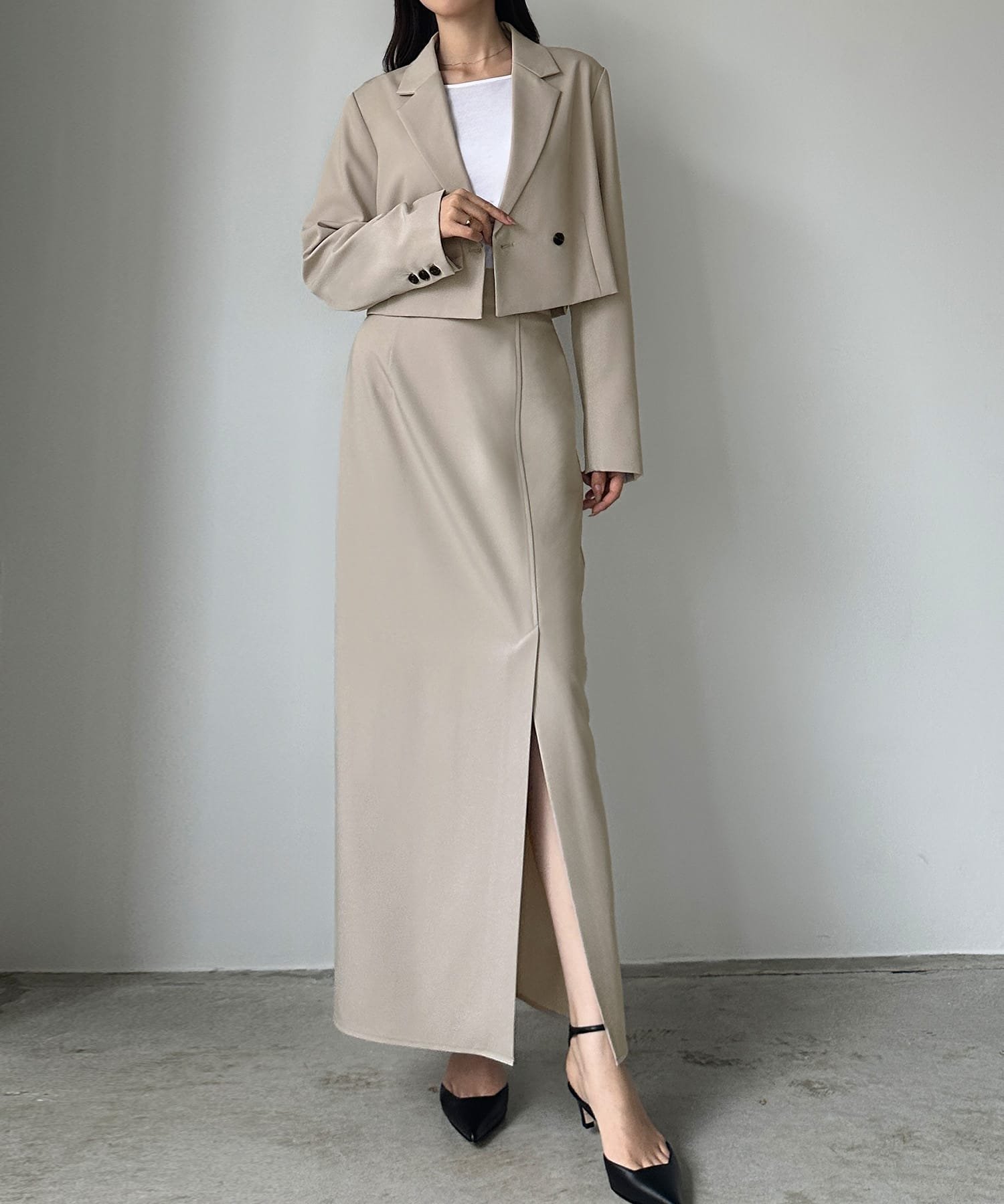 【ジュノア/JUNOAH】のLouere ショートテーラードジャケット+前スリットタイトスカートSET インテリア・キッズ・メンズ・レディースファッション・服の通販 founy(ファニー) 　ファッション　Fashion　レディースファッション　Fashion for Women　アウター　Coat / Outerwear Collection　レディースジャケット・軽アウター　Jackets　テーラードジャケット / 通勤・きれいめスタイル　Tailored Jackets & Blazers　セットアップ　Matching Sets　スカート・ミニ/ミディ/マキシ　Skirts / Mini, Midi & Maxi Skirts　ジャケット　Jacket, Outerwear　グレージュ|ID: prp329100004755875 ipo3291000000034486553